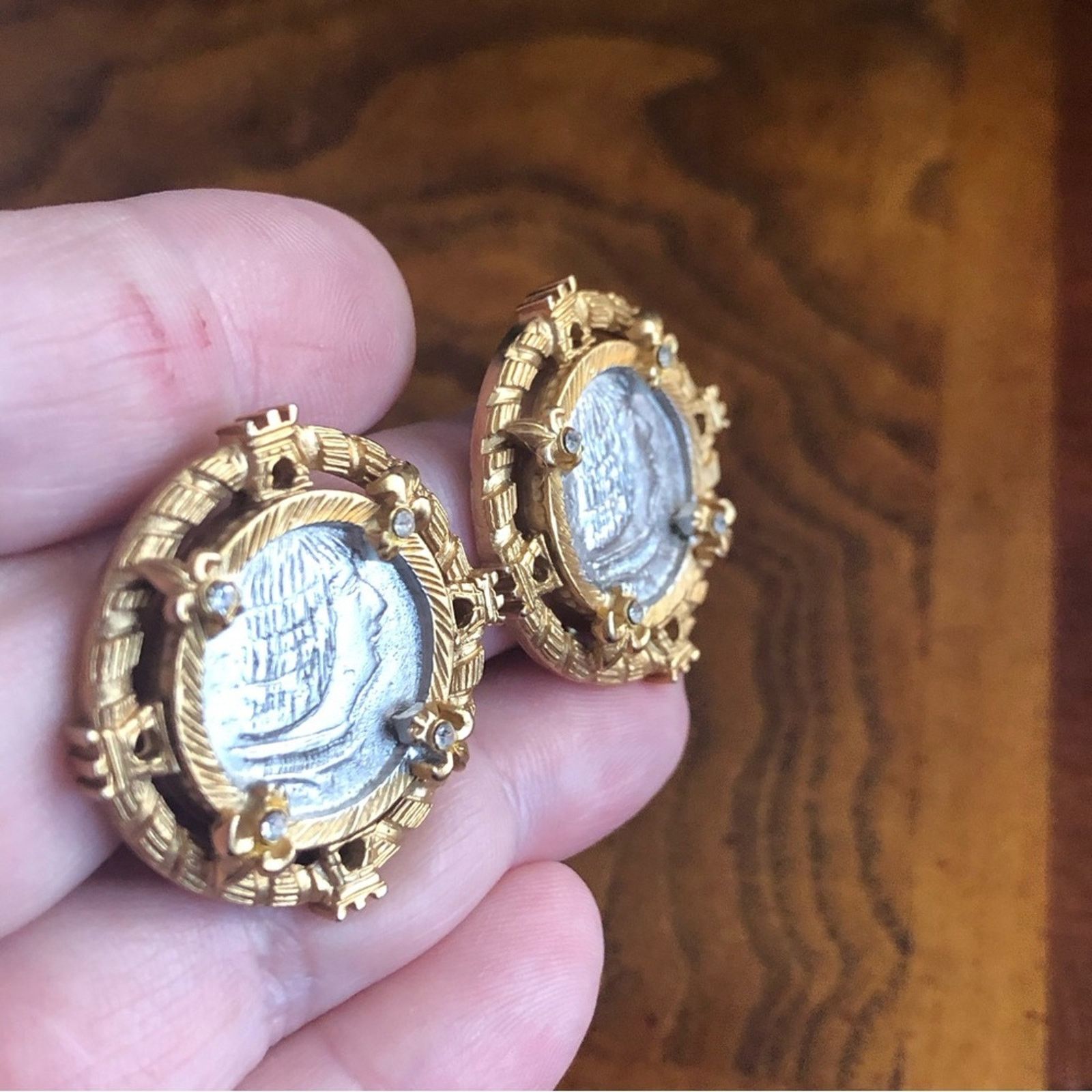 Vintage Vintage faux French coin rhinestone accent clip on earrings Size ONE SIZE - 9 Thumbnail