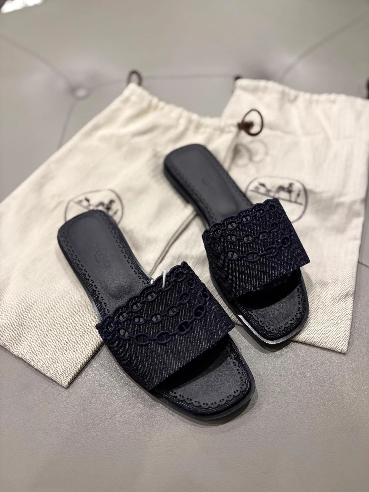 Hermes Hermes Dark Denim Slippers 38 Size US 7 / IT 37 - 1 Thumbnail