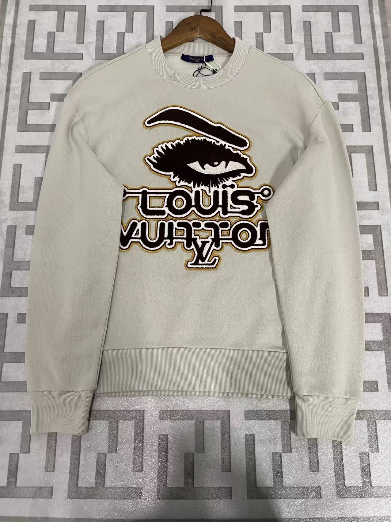 Louis Vuitton Louis Vuitton Eye Logo Embroidery Sweatshirt Size S Size US S / EU 44-46 / 1 - 1 Thumbnail