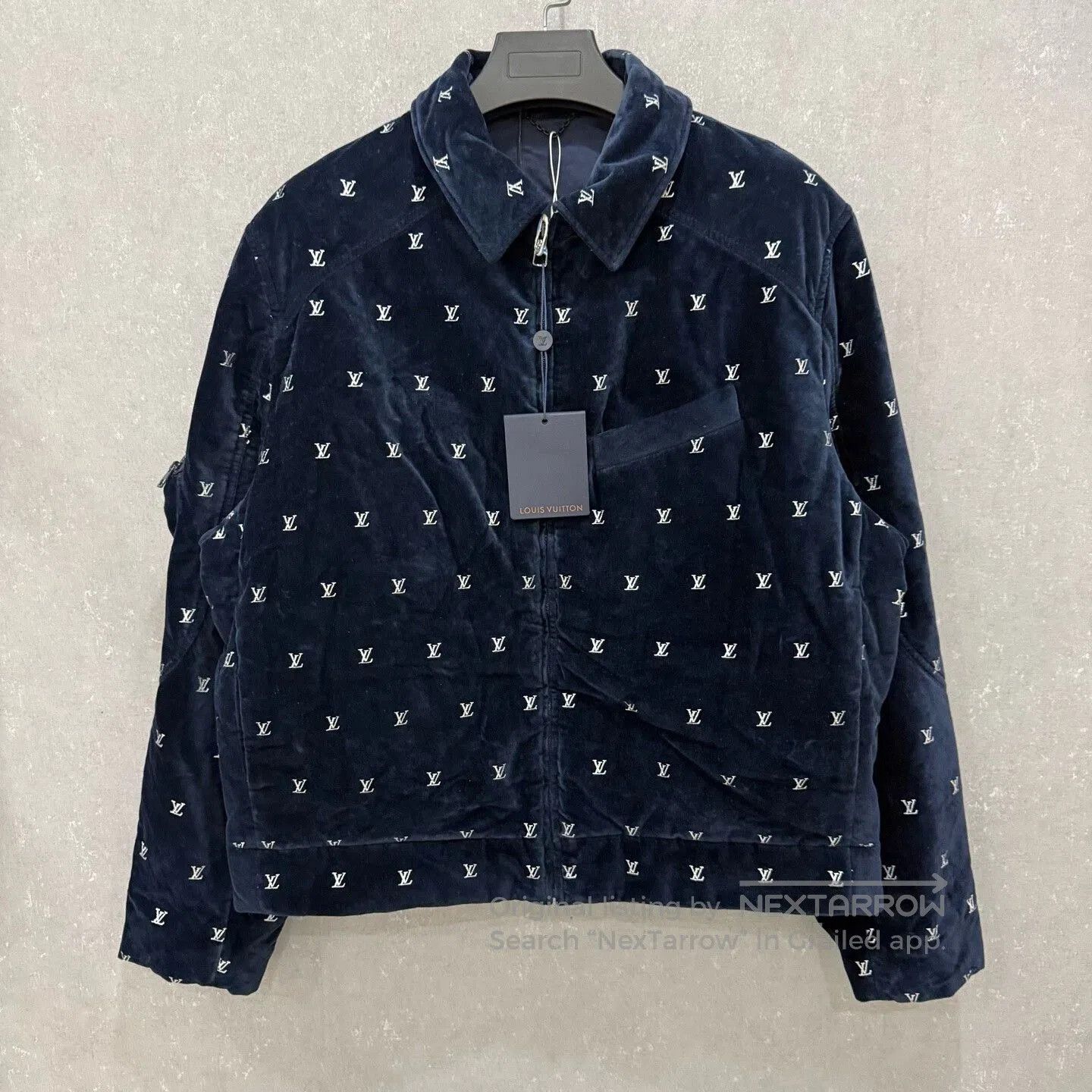 Louis Vuitton louis vuitton blue embroidered logo velvet jacket. Size US L / EU 52-54 / 3 - 1 Thumbnail