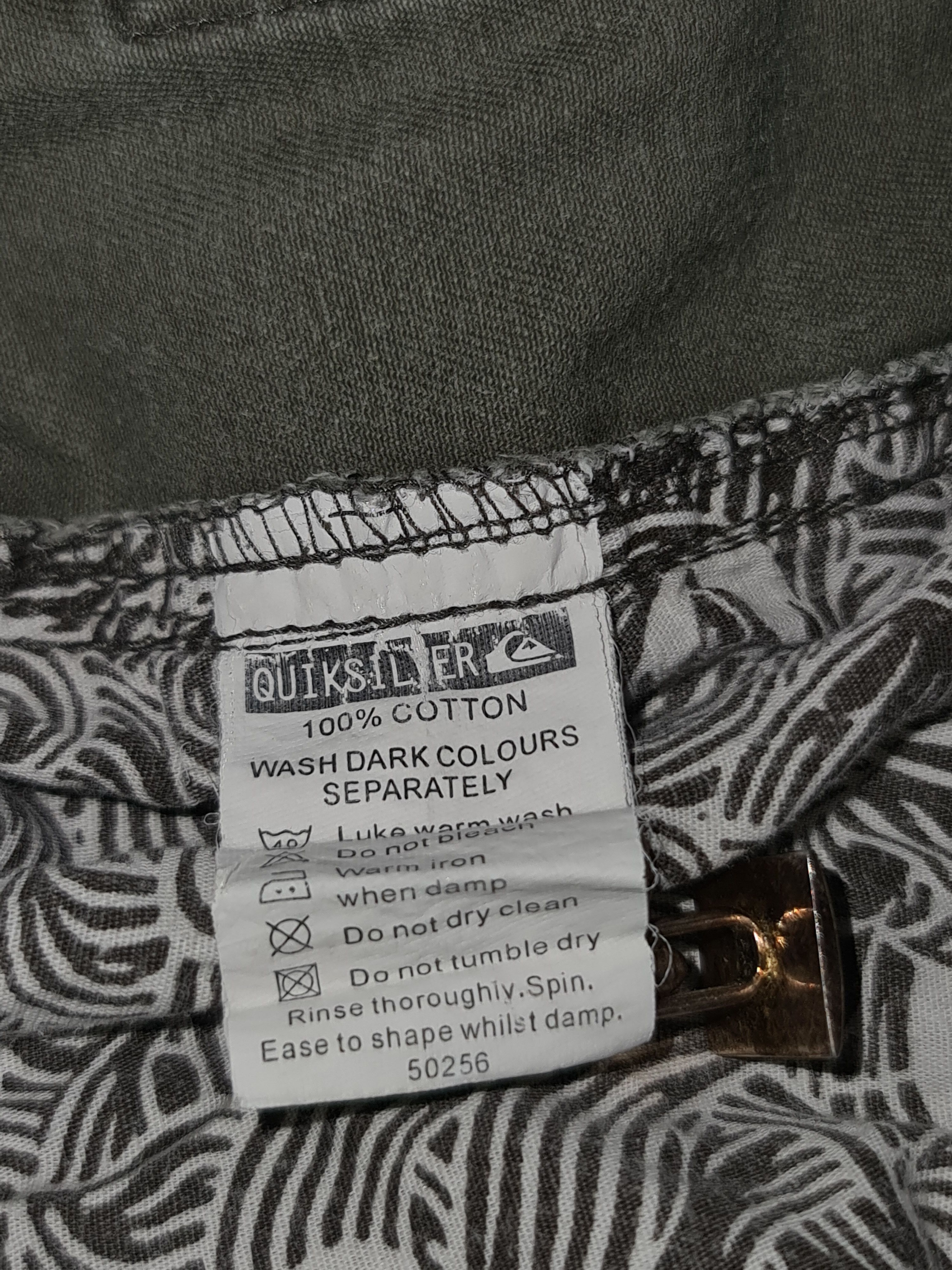 Quiksilver 90s Vintage Quiksilver cargo shorts Size US 34 / EU 50 - 9 Thumbnail