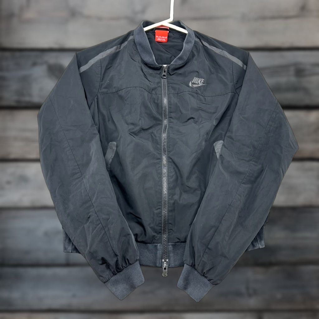 Nike VINTAGE Nike Jacket Womens XS Black Windbreaker Lined Swoosh Polyester 90s Golf Womens Size XS / US 0-2 / IT 36-38 - 1 Thumbnail