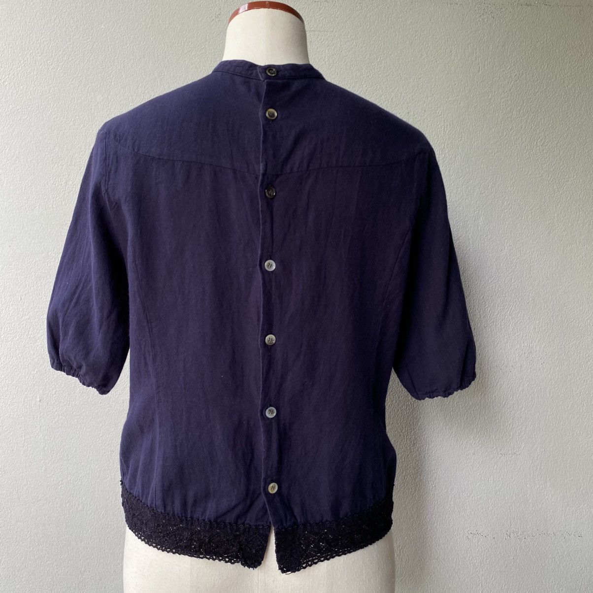 Issey Miyake I.S. Dark Navy Back Button Blouse with Lace Hem Size M / US 6-8 / IT 42-44 - 14 Thumbnail