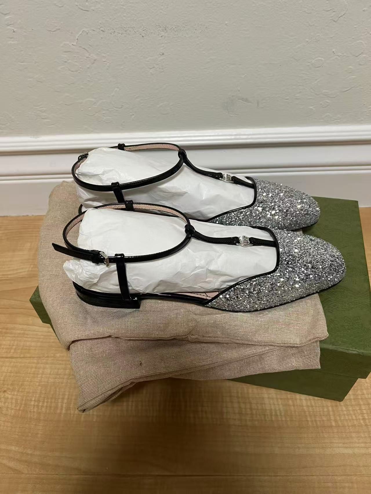 Gucci gucci women shoes with a Double G logo Size US 7 / IT 37 - 8 Thumbnail