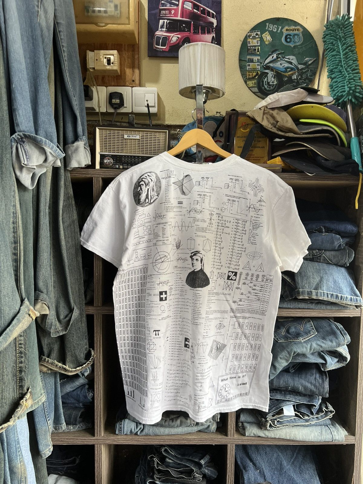 Japanese Brand 🔥Vintage Gildan Fullprinted Math Hurts Tee Size US M / EU 48-50 / 2 - 4 Thumbnail
