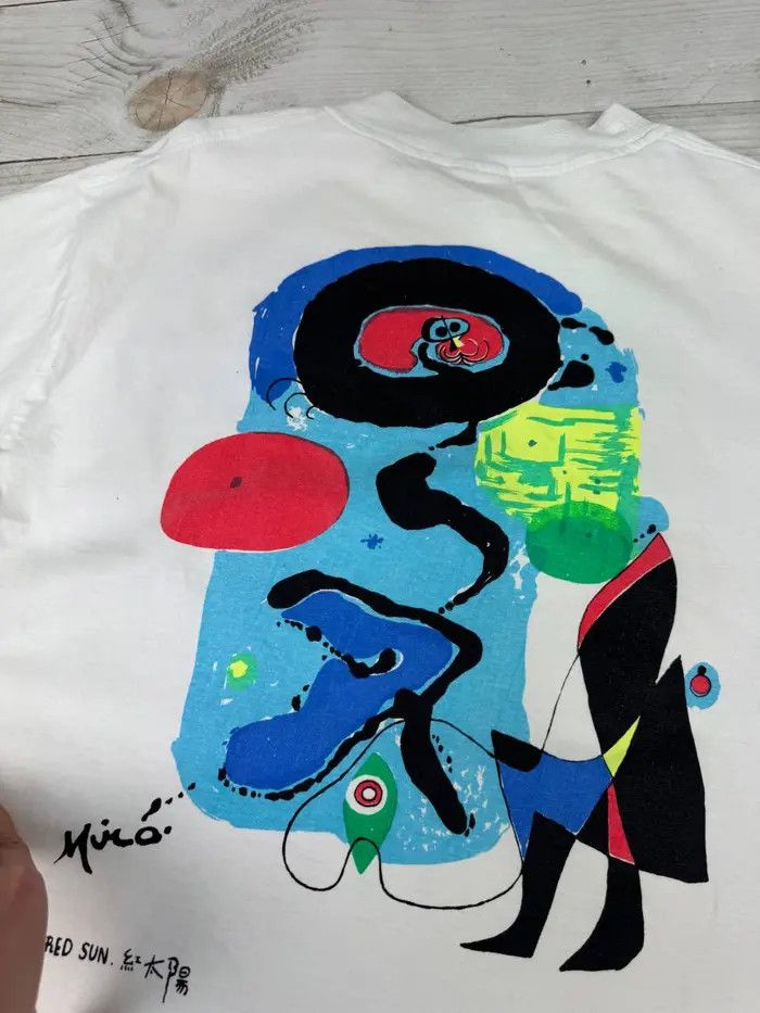 Vintage Vintage Joan Miro Art T-Shirt 90s The Red Sun Size US L / EU 52-54 / 3 - 19 Thumbnail