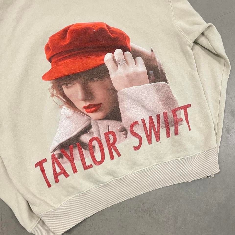 Vintage Taylor swift eras tour hoodie Size US M / EU 48-50 / 2 - 4 Thumbnail