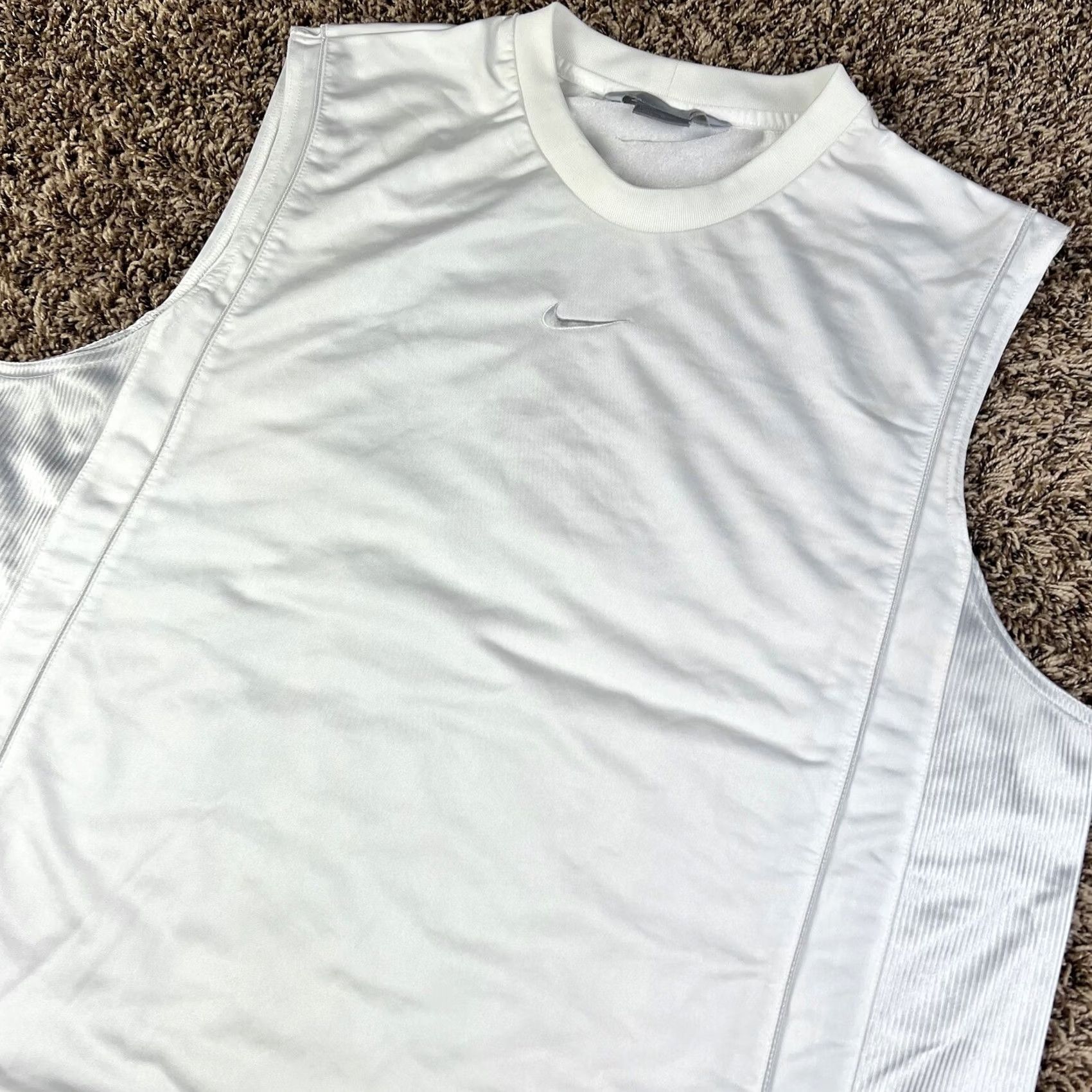 Nike VINTAGE Nike Center Swoosh Tank Top T-Shirt XL White Mens Size US XL / EU 56 / 4 - 4 Thumbnail