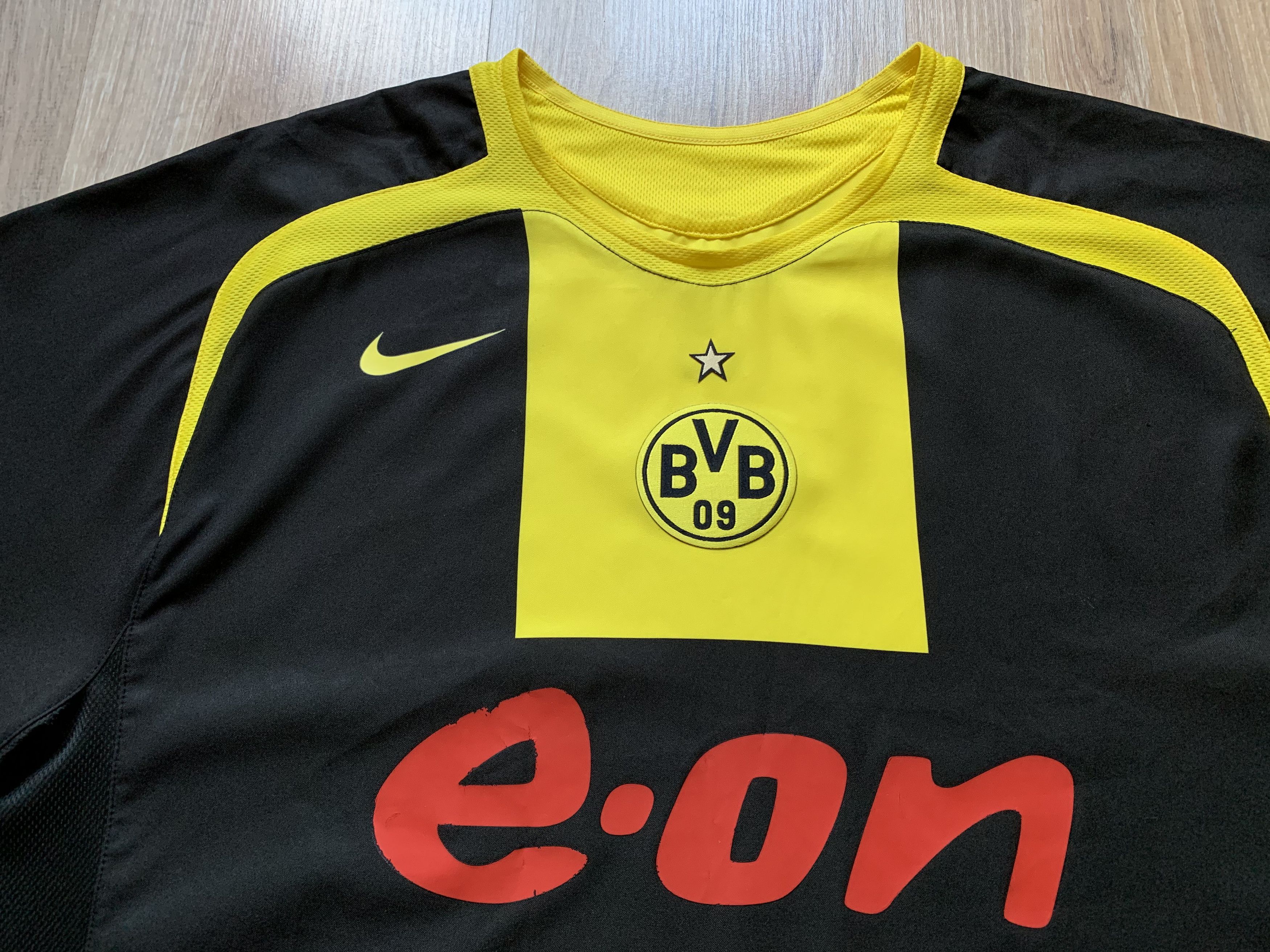Nike Vintage Nike Borussia Dortmund Away Shirt 2005-2006 Size US L / EU 52-54 / 3 - 4 Thumbnail