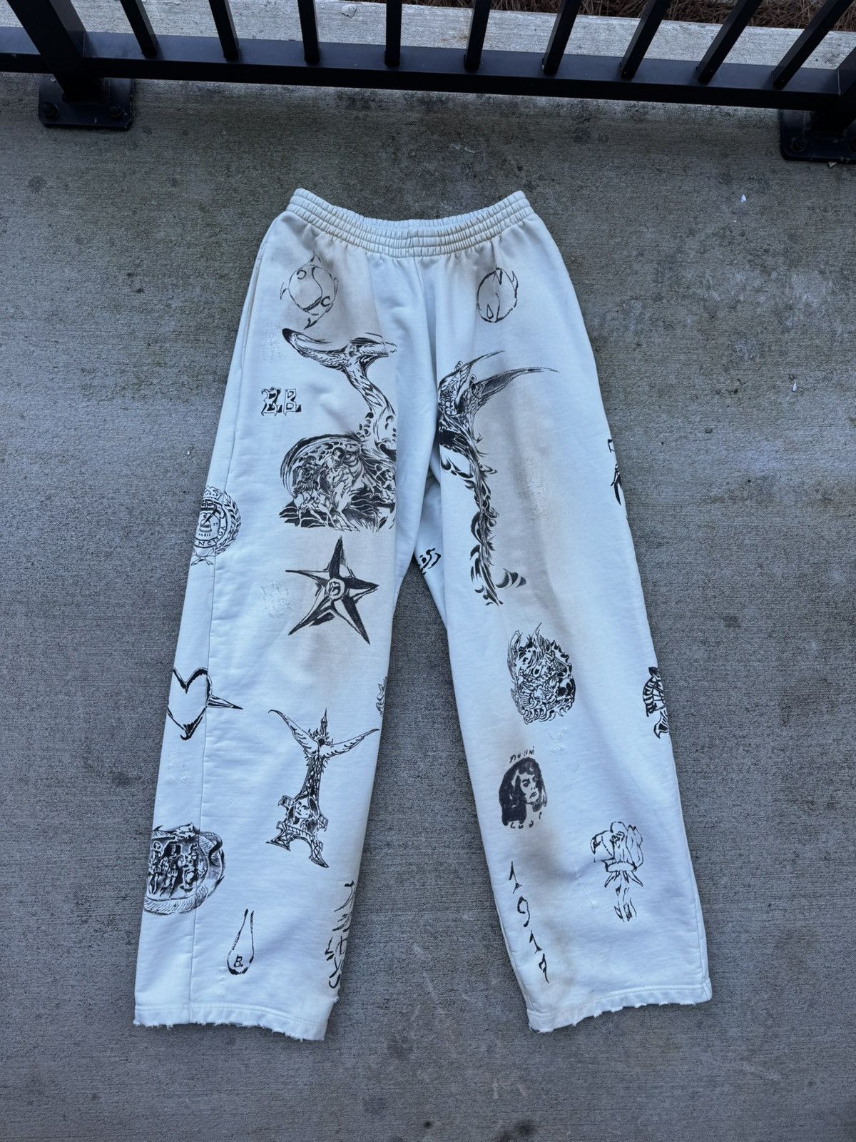 Balenciaga Balenciaga Tattoo Sweatpants Size US 34 / EU 50 - 3 Thumbnail