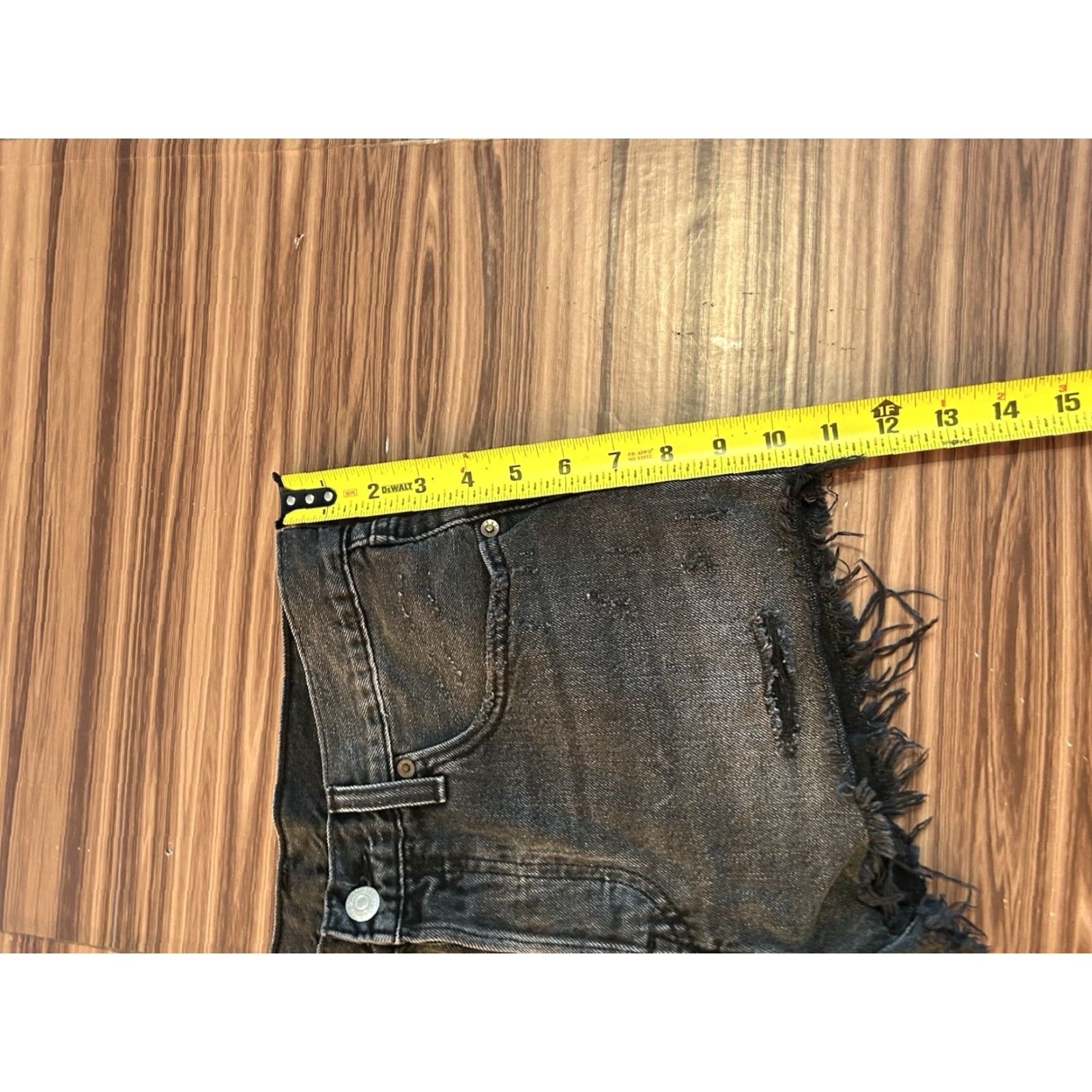 Levi's Levi's 501 Button Fly Jean Shorts Gray Denim Women's sz 27 Casual Shirt Sportswear? Size 27" / US 4 / IT 40 - 4 Thumbnail