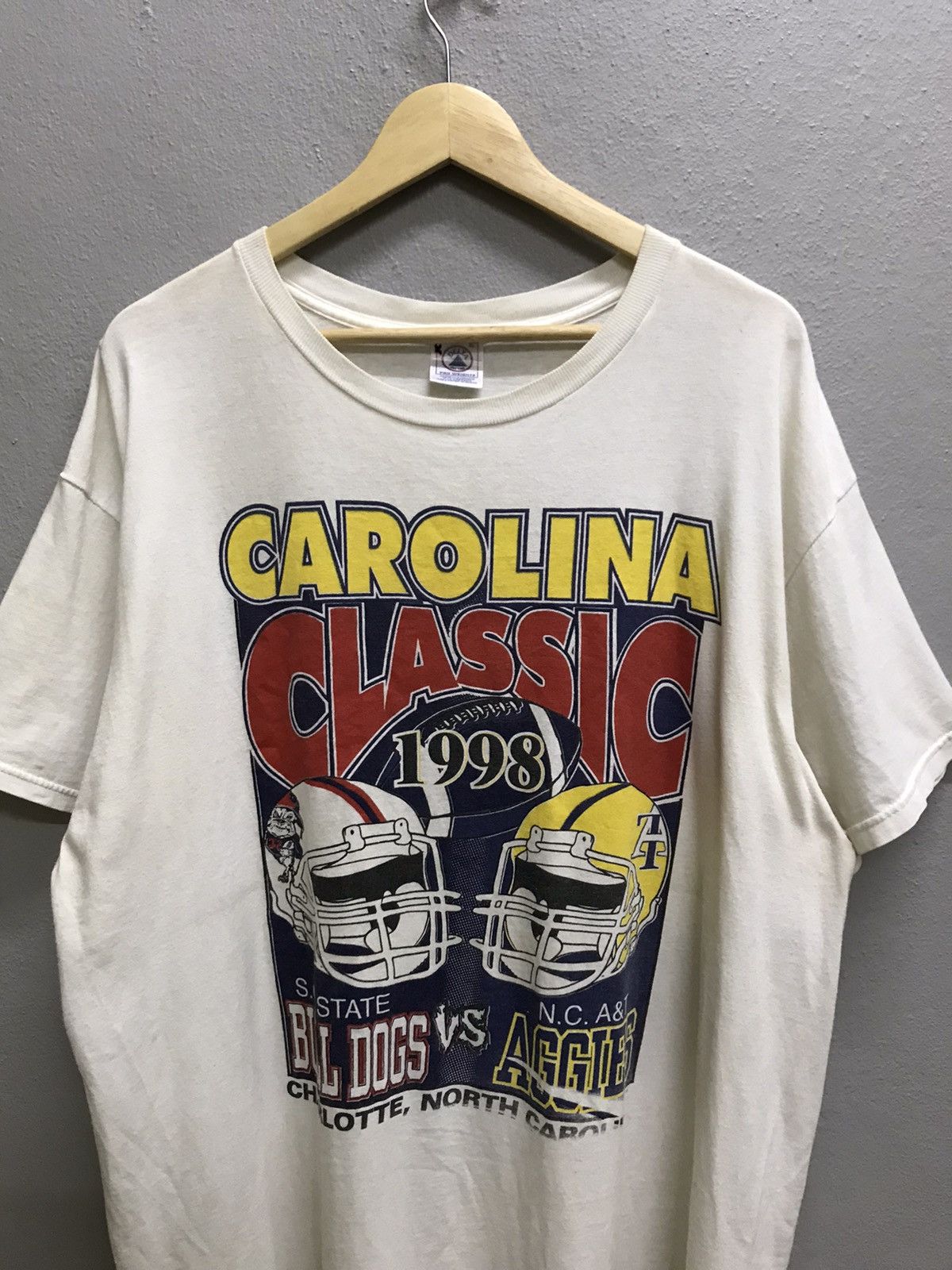 NFL VINTAGE 90s NFLP CAROLINA CLASSIC BULLDOG VS AGGIES TSHIRT Size US XL / EU 56 / 4 - 4 Thumbnail