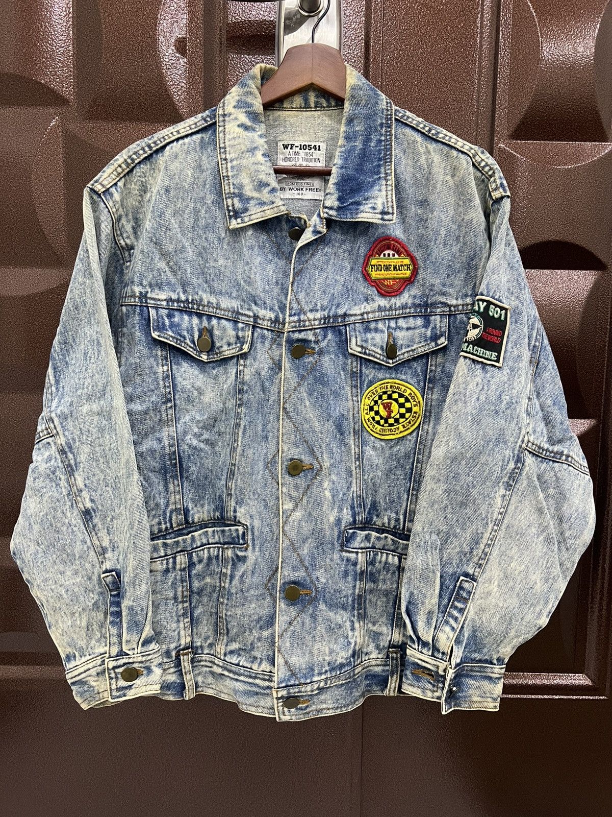 Japanese Brand Vintage 80's Wrangler Acid Wash Hotcrew Patches Denim Jacket Size US M / EU 48-50 / 2 - 1 Thumbnail