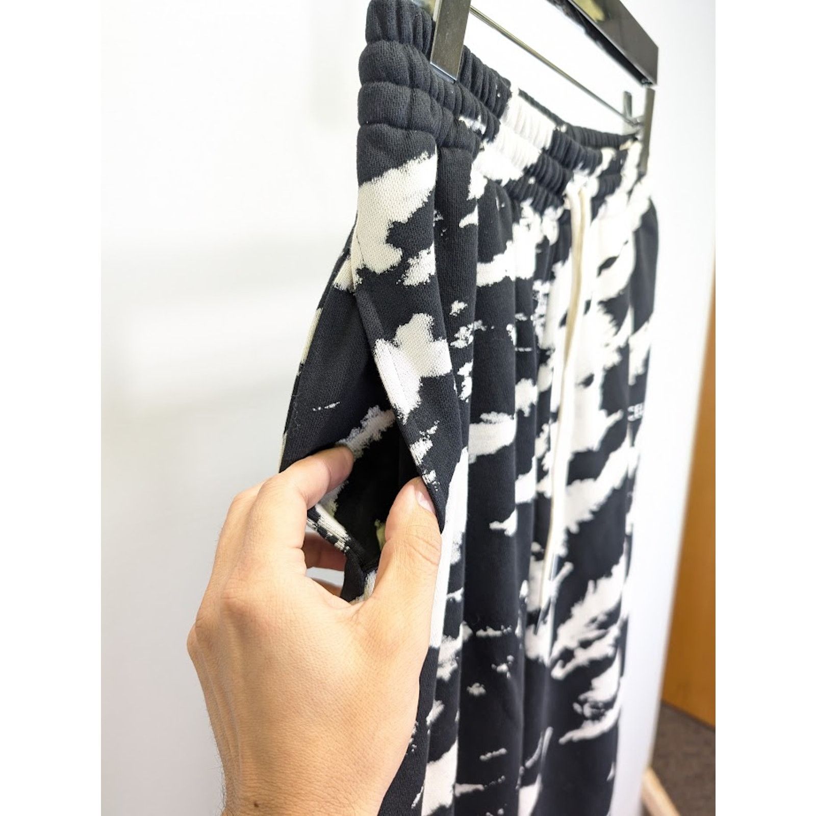Celine o1rshd1 Jogging Tie Dye in Black / White Size US 34 / EU 50 - 6 Thumbnail