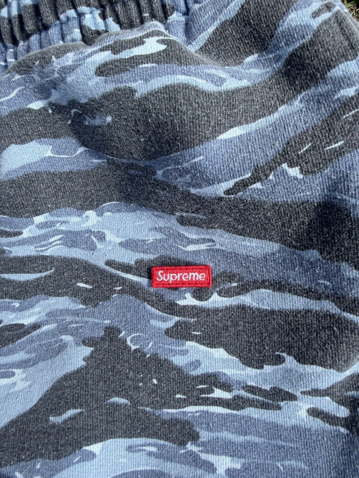 Supreme Supreme Small Box Sweatpants (FW24) Blue Tiger Camo Size US 34 / EU 50 - 3 Thumbnail