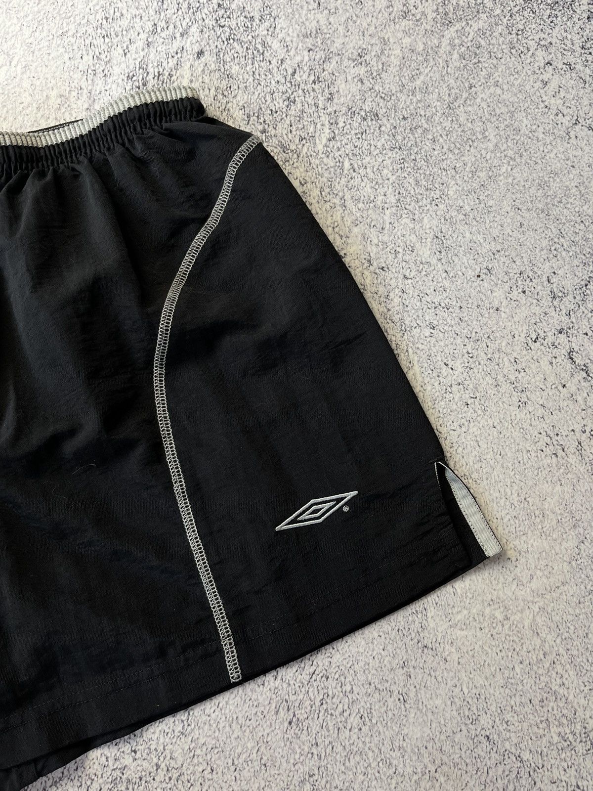 Vintage Vintage Umbro Manchester United Shorts Size M Size US 32 / EU 48 - 6 Thumbnail