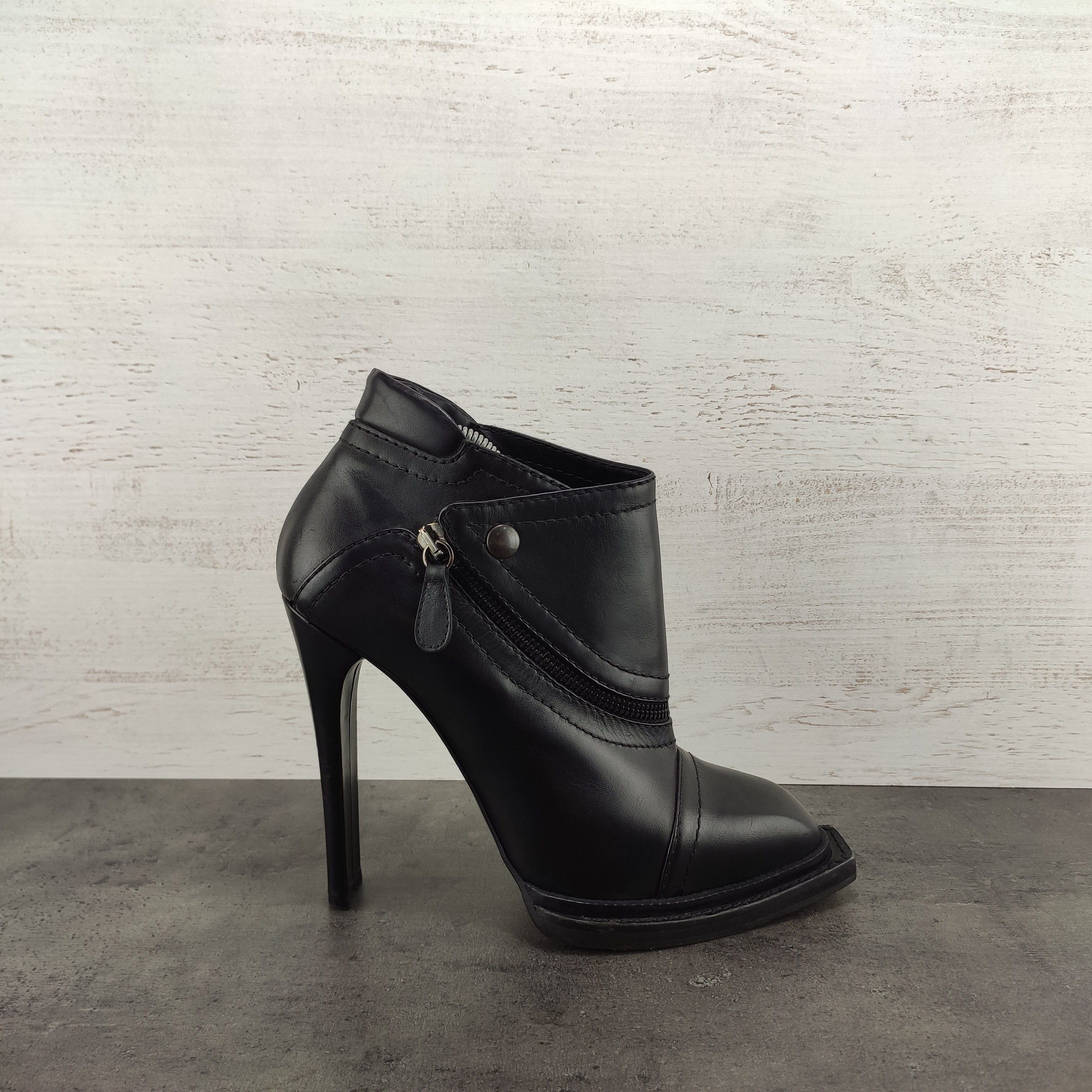 Alexander McQueen Alexander McQueen Black Leather Boots Sz 38 Size US 8 / IT 38 - 1 Thumbnail