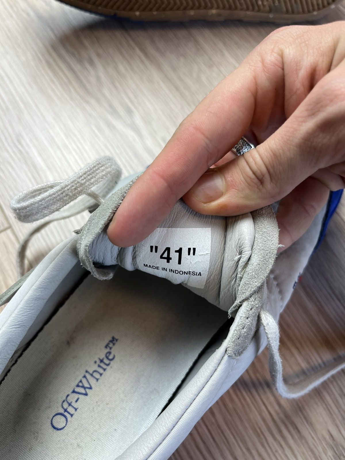 Off-White Off-White Vulc low Floating Arrow Blue Fluo Men’s Sneakers Size US 9 / EU 42 - 5 Thumbnail