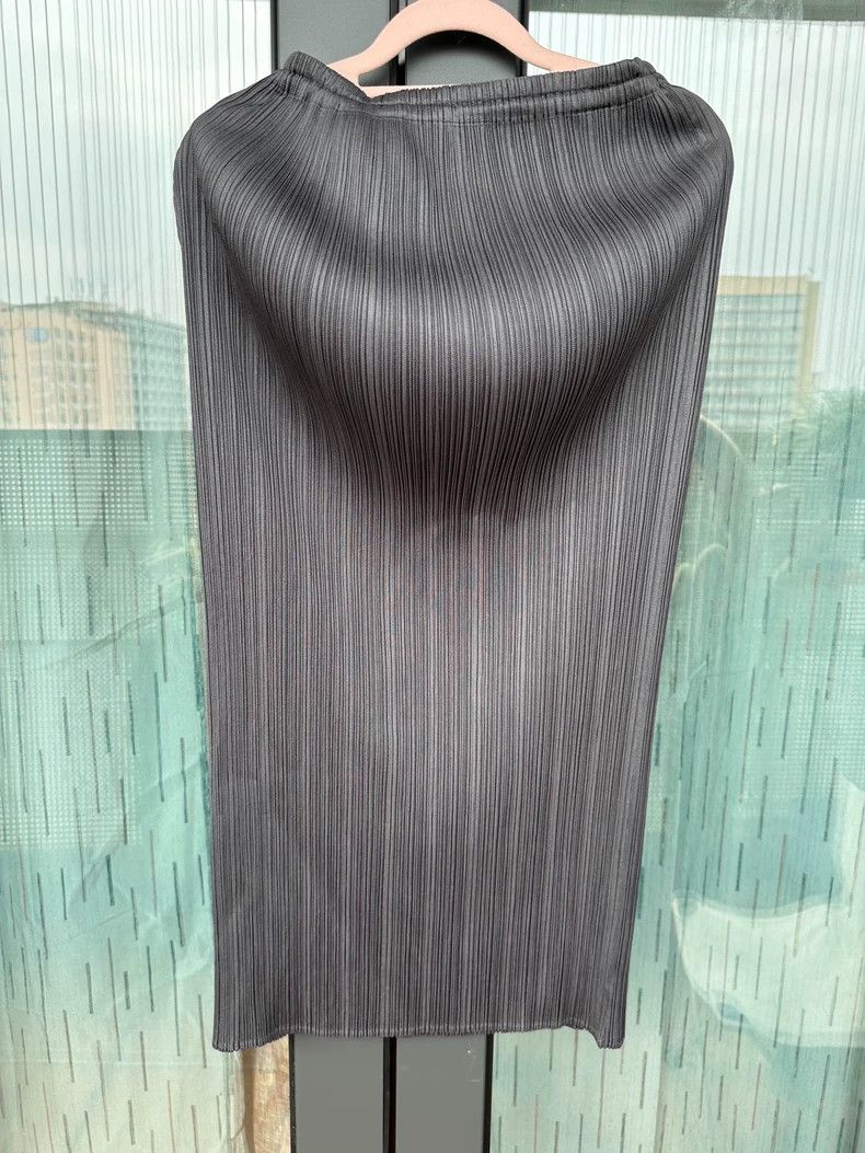 Issey Miyake Issey Miyake size:3 Grey pleated skirt Size 42" / US 20 - 7 Thumbnail