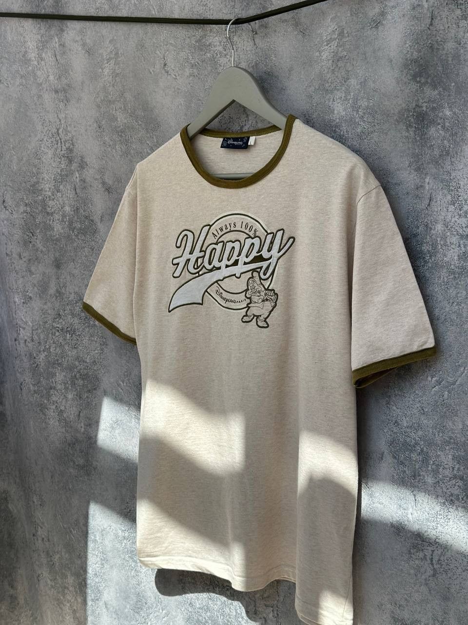 Disney Disneyland Paris Happy Vintage T-Shirt Beige Seven Dwarfs Size US L / EU 52-54 / 3 - 1 Thumbnail