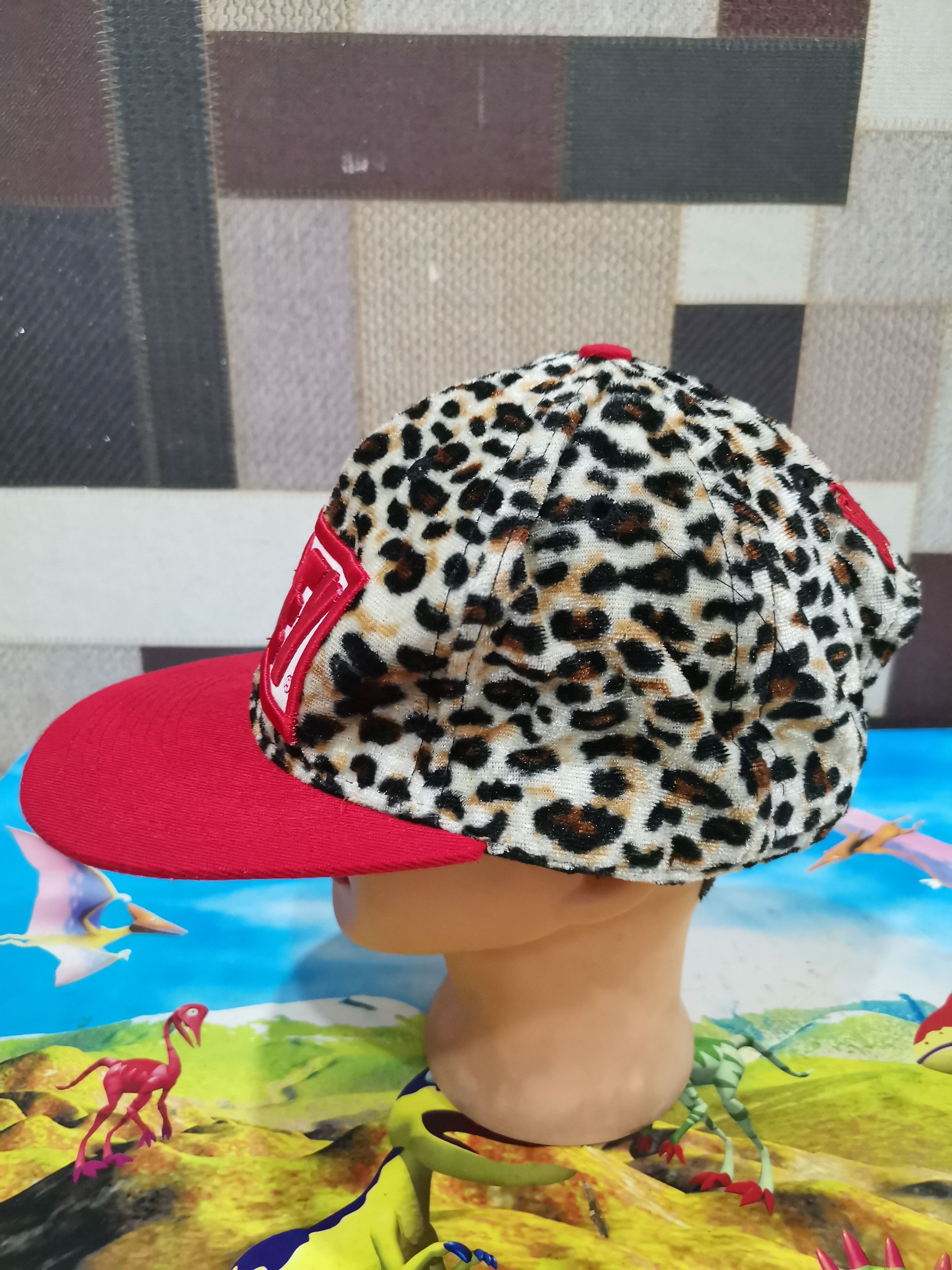 Obey × Vintage Vintage Obey Hats - Leopard Design Embroidery Size ONE SIZE - 2 Thumbnail