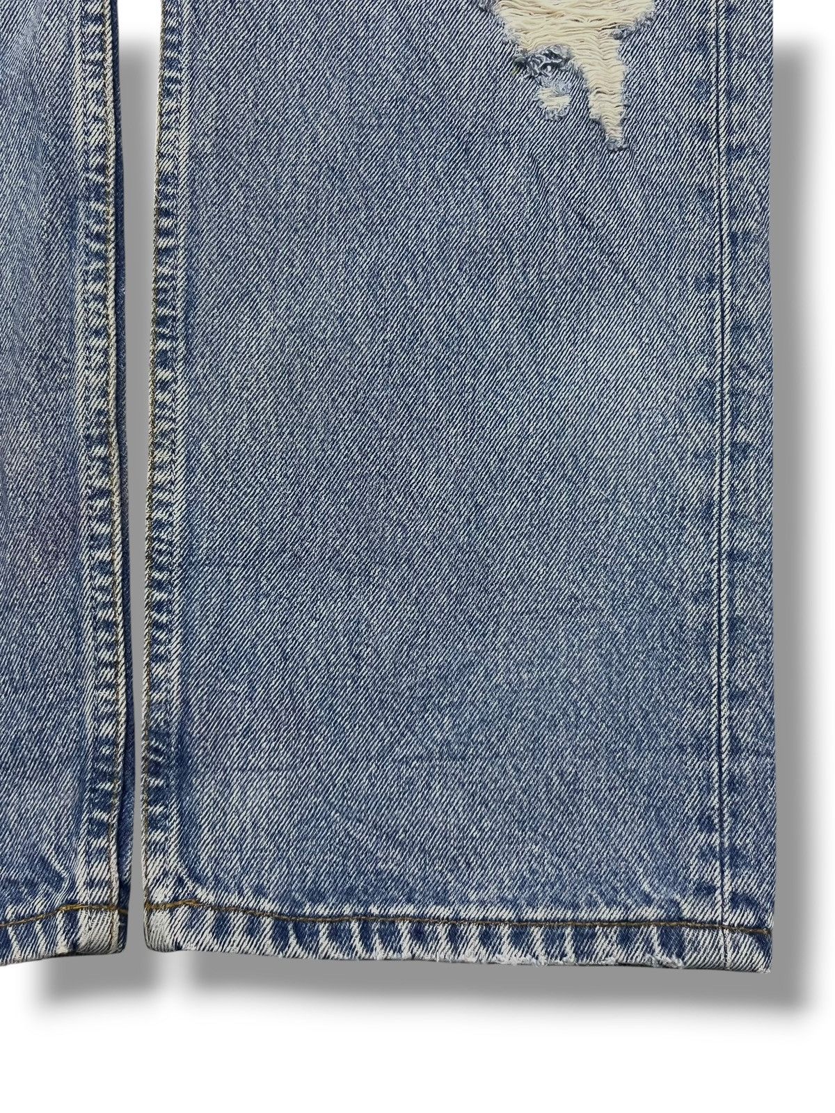 Levi's Vintage 00s Levi’s 501 - Faded Light Wash, Heavy Distressed Size US 30 / EU 46 - 7 Thumbnail