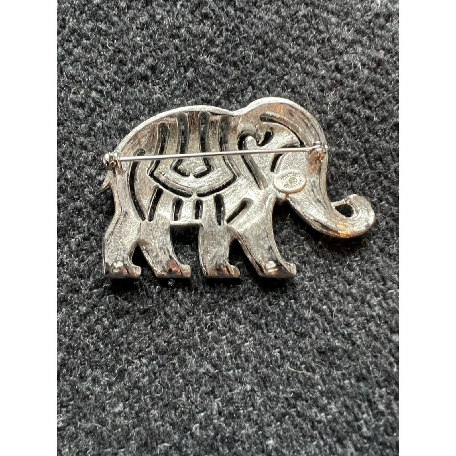 Other Vintage Hattie Carnegie (Rare) Rhinestone Elephant Brooch Size ONE SIZE - 3 Thumbnail