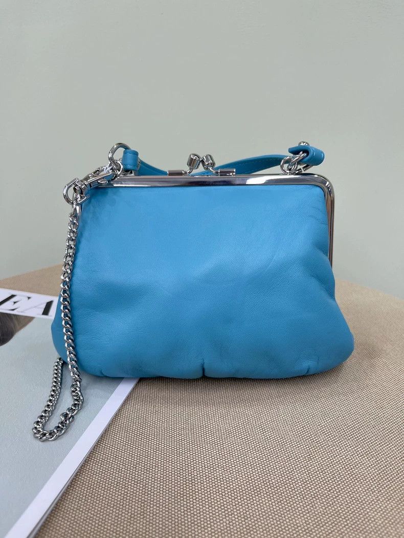 Vivienne Westwood Vivienne Westwood size os Removable Chain Strap Saturn Logo Size ONE SIZE - 2 Thumbnail