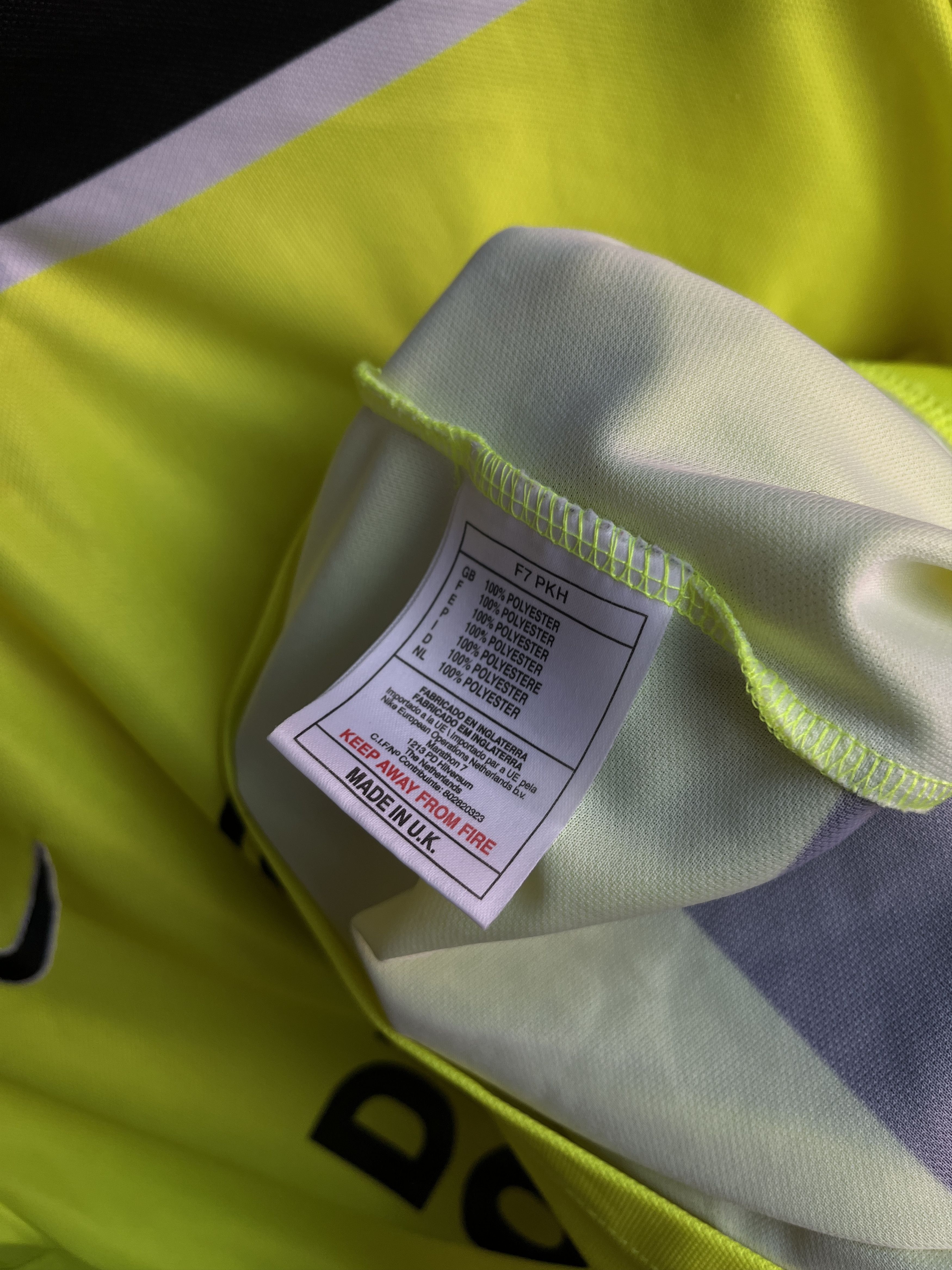 Nike VINTAGE NIKE BORUSSIA DORTMUND 1997/98 HOME CUP JERSEY Size US M / EU 48-50 / 2 - 9 Thumbnail