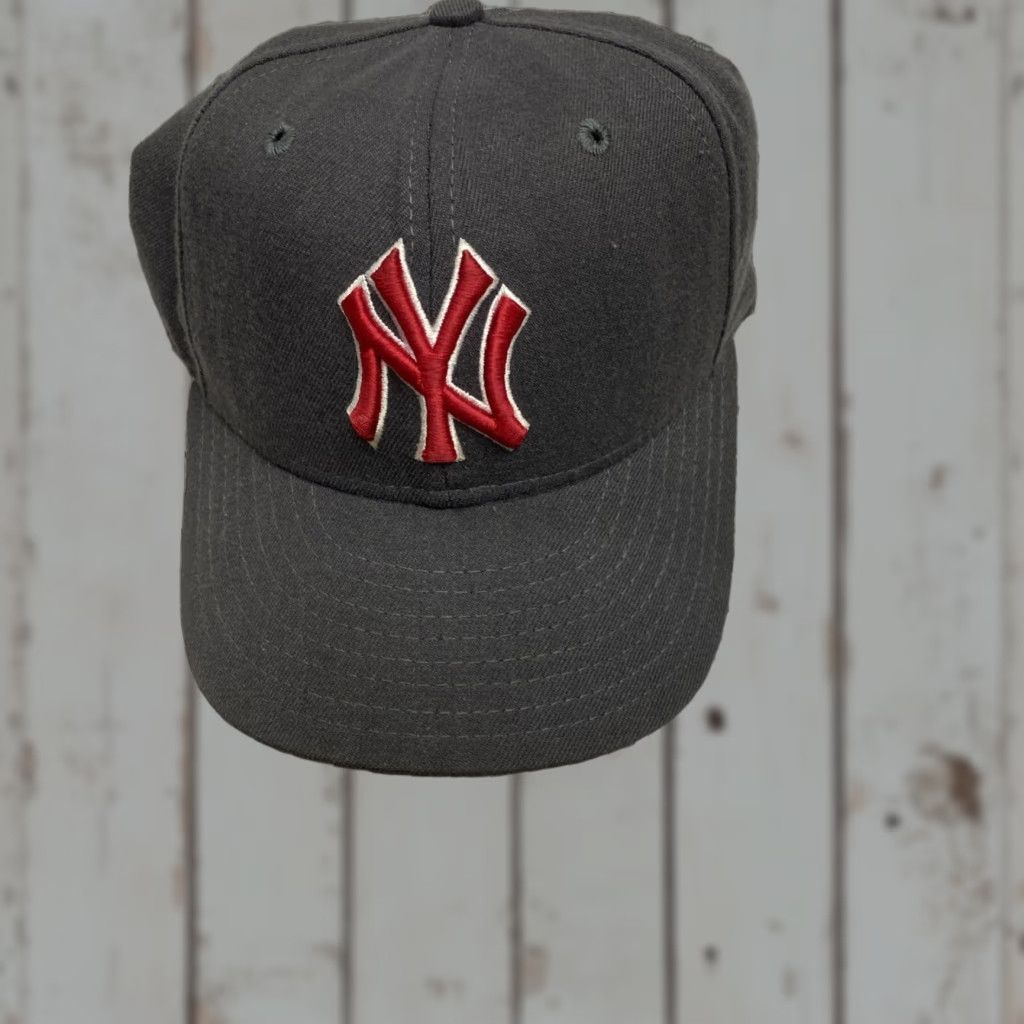New Era VINTAGE New Era New York Yankees Hat Made In USA 7 Grey Size ONE SIZE - 1 Thumbnail