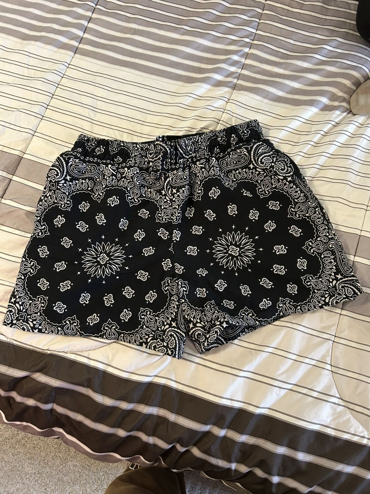 Other Lise Laboratory “Black Flame” Paisley Shorts Size US 36 / EU 52 - 1 Thumbnail