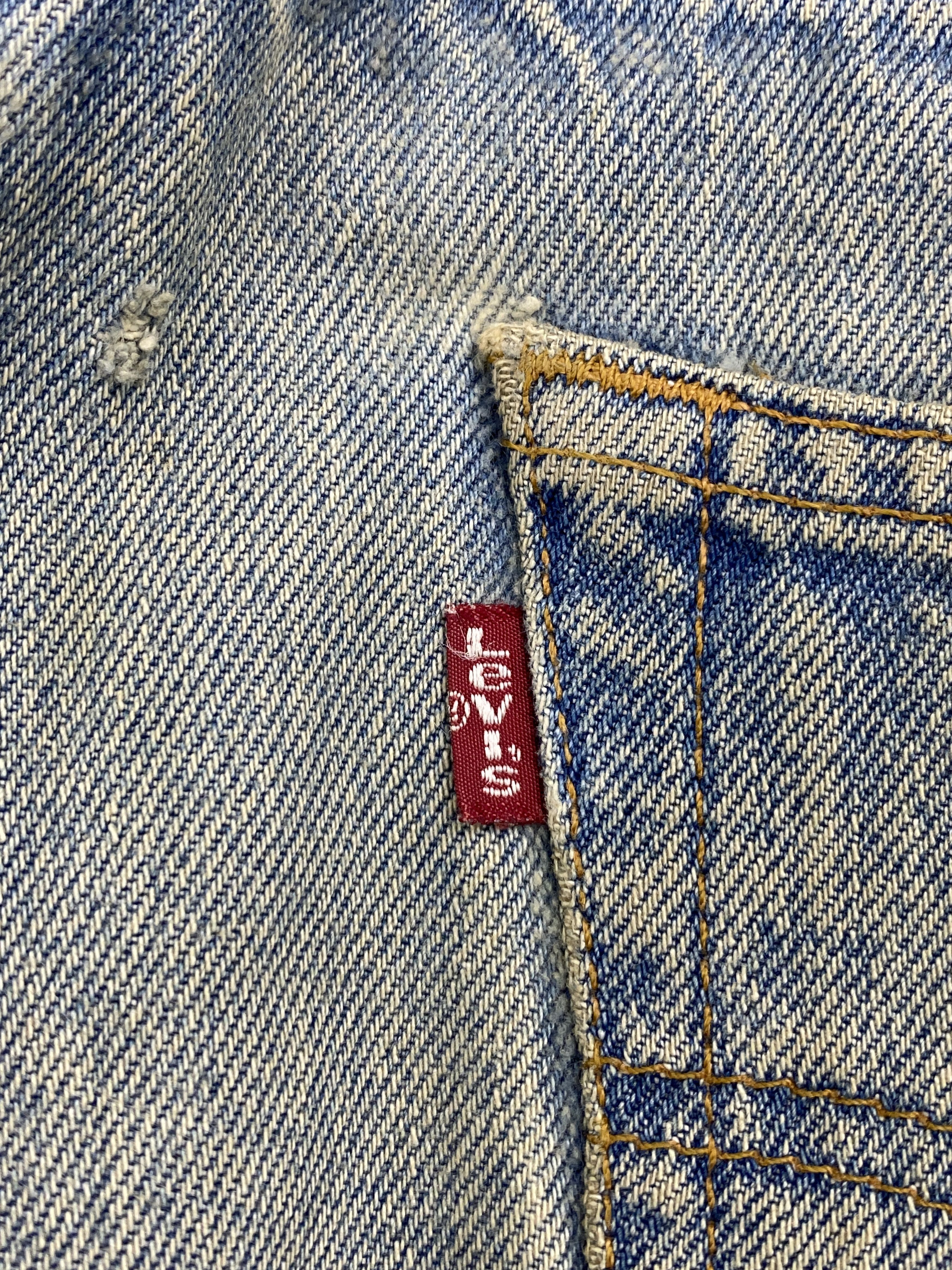 Levi's × Vintage Distressed Vintage 90s Levis 501 Light Washed Denim Jeans Size US 33 - 6 Thumbnail