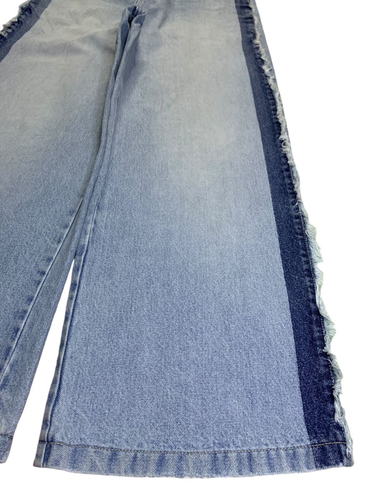 Japanese Brand Vintage Japanese Brand Light Wash Distress Wide Leg Jeans Size 25" / US 0 / IT 36 - 7 Thumbnail