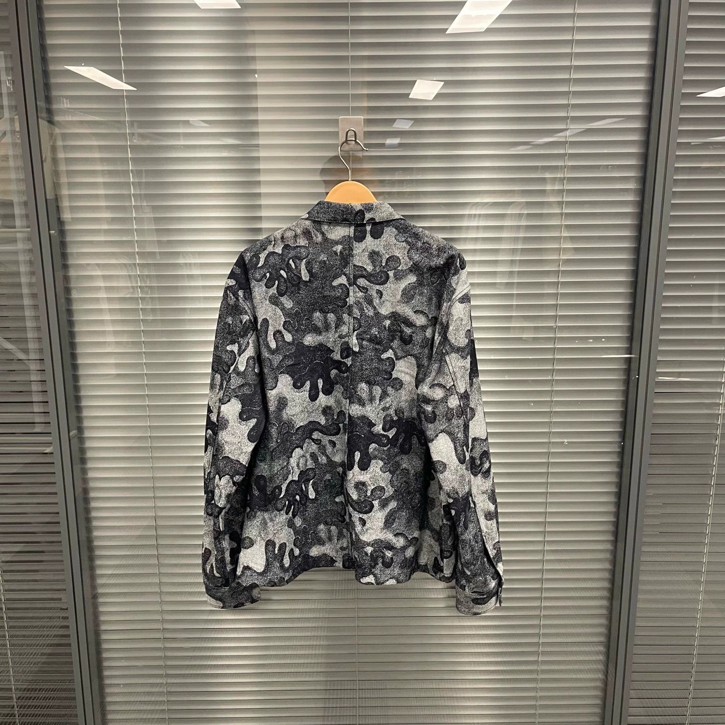 Dior Dior x Peter Doig Camo Embroidered Jacquard Jacket 50 Size US L / EU 52-54 / 3 - 2 Thumbnail