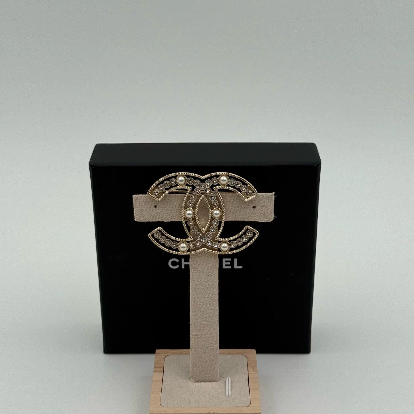 Chanel Chanel New Unused Brooch Size ONE SIZE - 6 Thumbnail