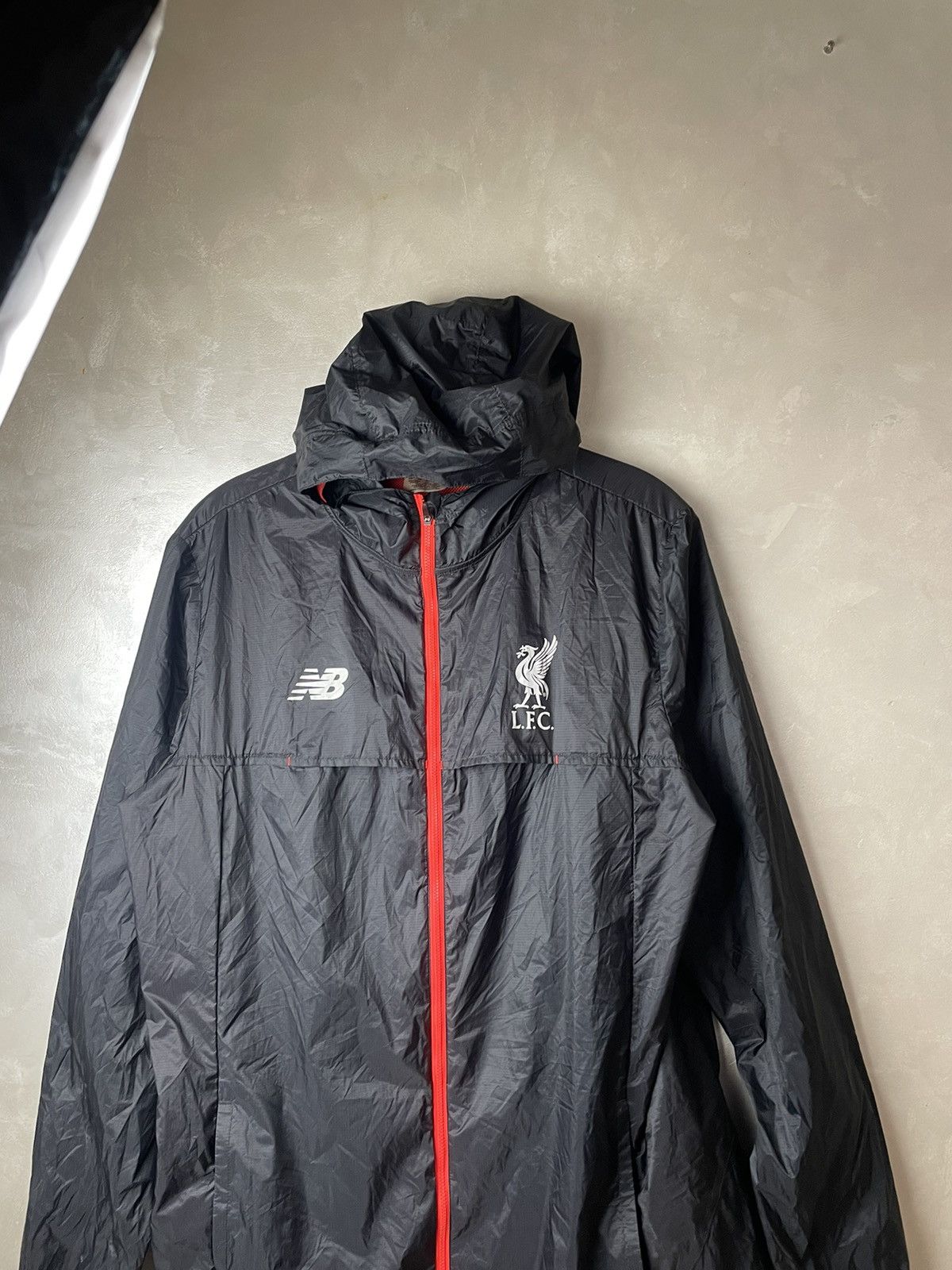 New Balance LIVERPOOL 2016/2017 FOOTBALL RAIN JACKET JERSEY NEW BALANCE Size US XXL / EU 58 / 5 - 3 Thumbnail