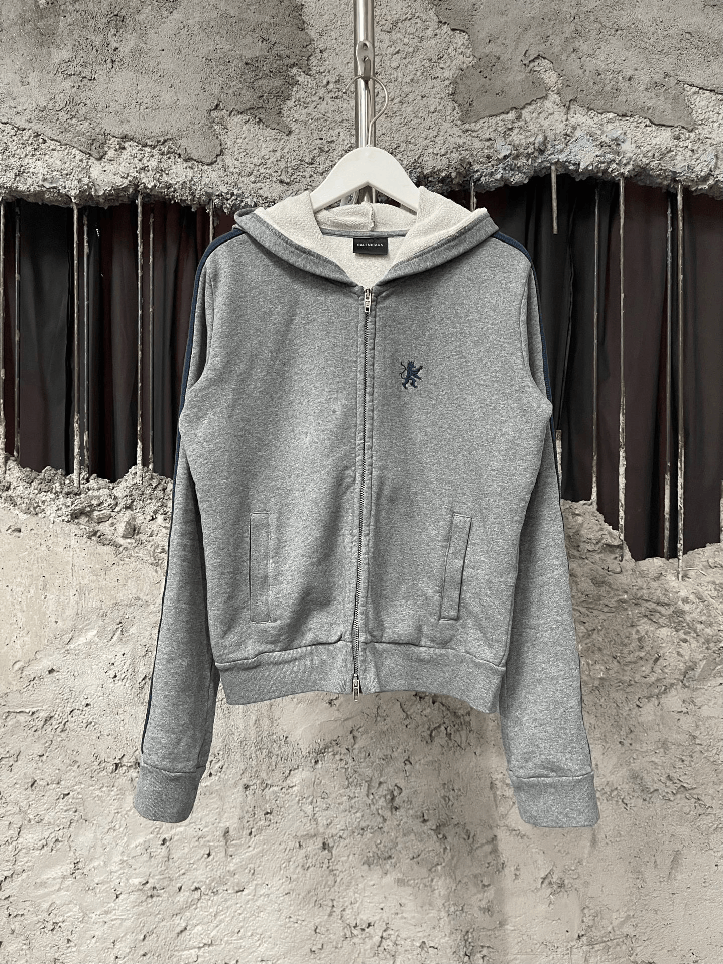 Balenciaga Balenciaga Embroidered Hoodie L Women Size L / US 10 / IT 46 - 1 Thumbnail