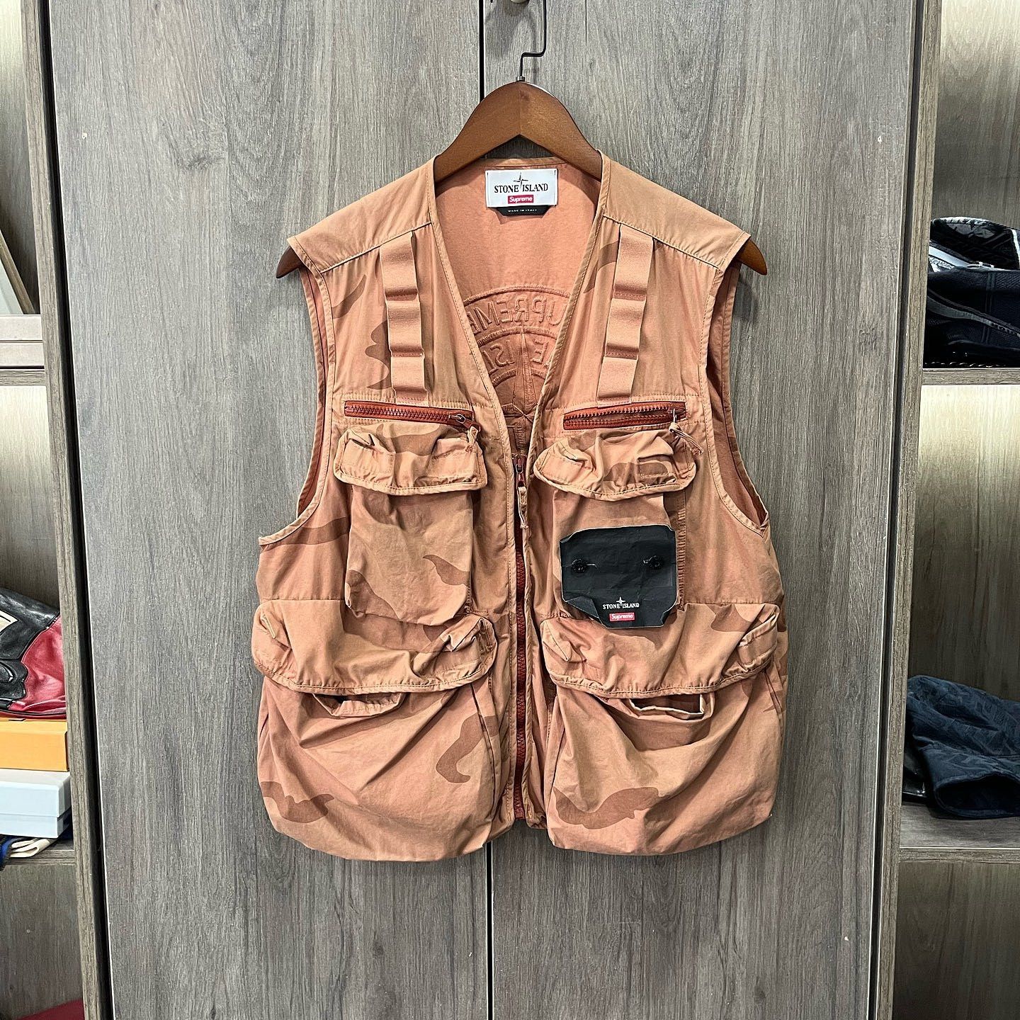 Stone Island × Supreme Supreme x Stone Island Camo Cargo Vest Size M Size US M / EU 48-50 / 2 - 1 Thumbnail