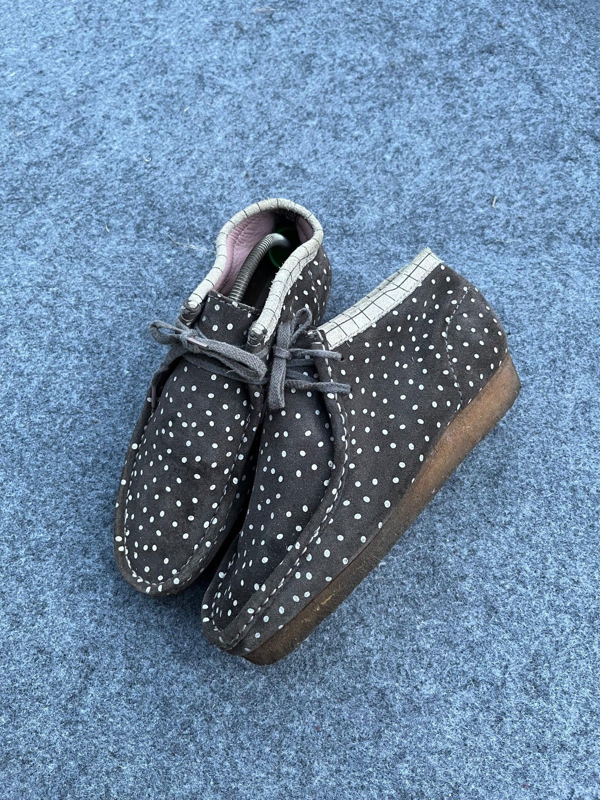 Clarks Clarks wallabee polka dot grey mod high top Size US 8 / EU 41 - 3 Thumbnail
