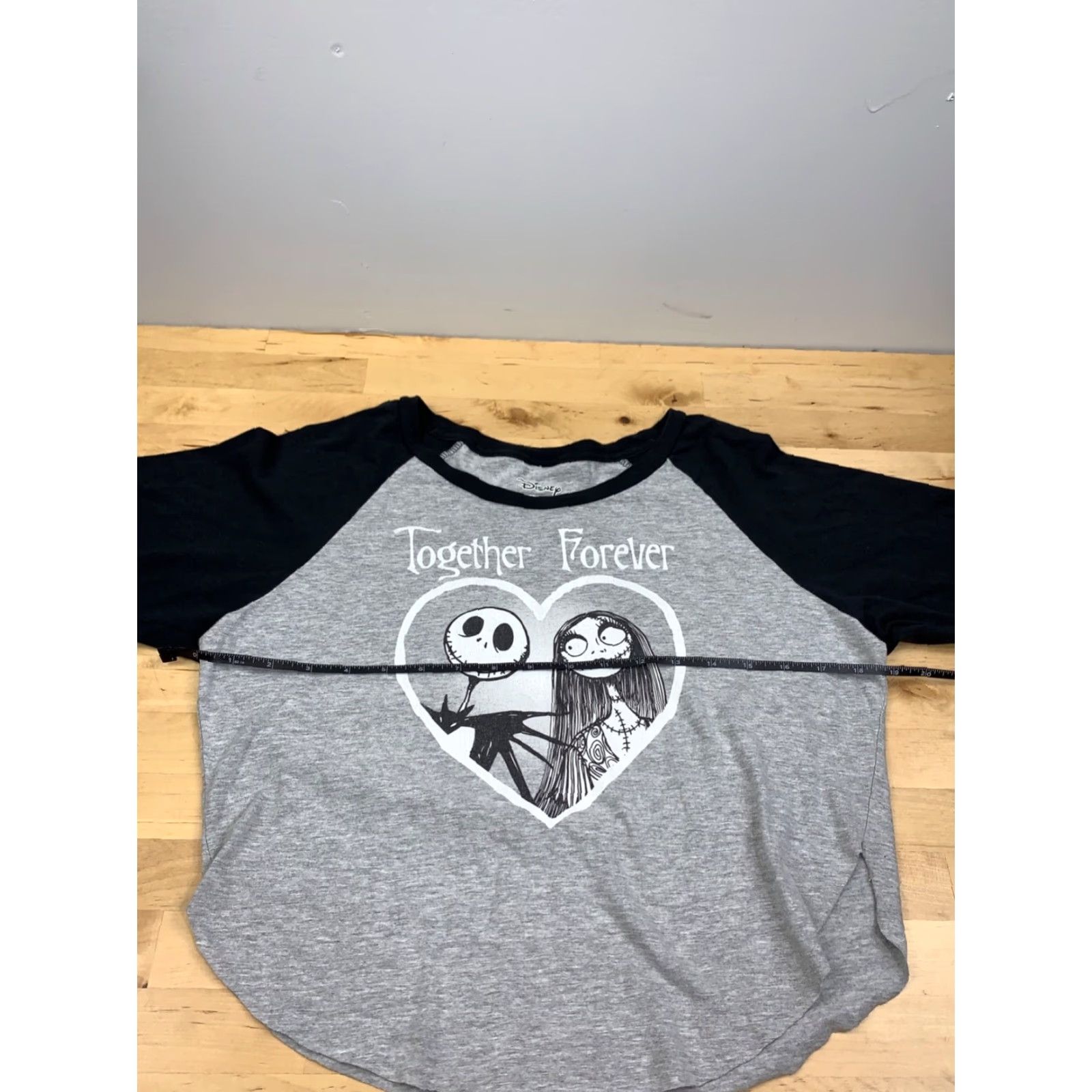 Disney Disney Nightmare Before Christmas Together Forever 3/4 Sleeve Shirt Womens M Gray Cropped Christmas T-Shirt Regular Pullover Casual Relaxed Nike Size M / US 6-8 / IT 42-44 - 5 Thumbnail