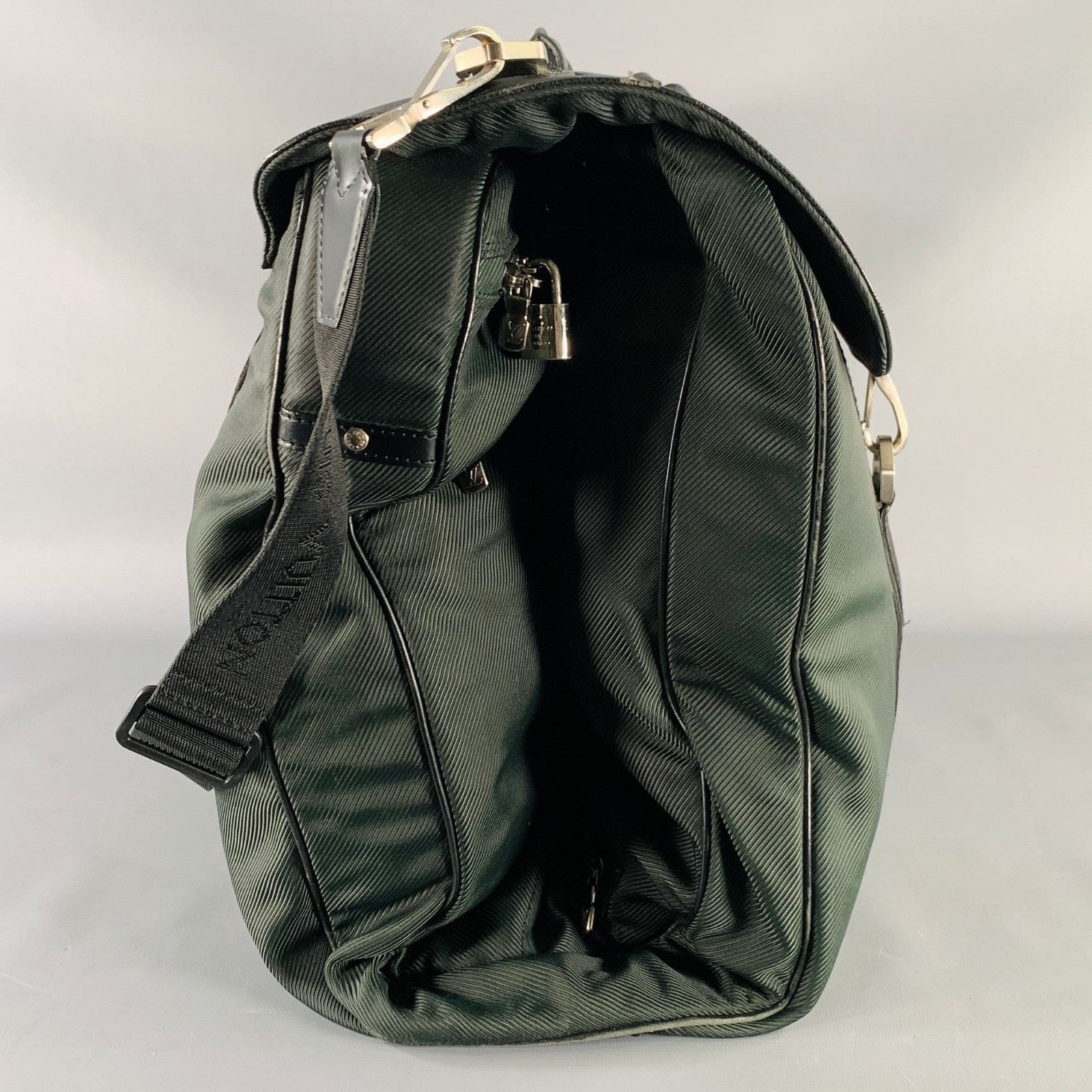 Louis Vuitton Taiga Portable Gibeciere Ardoise Two Tone Nylon Leather Size ONE SIZE - 4 Thumbnail