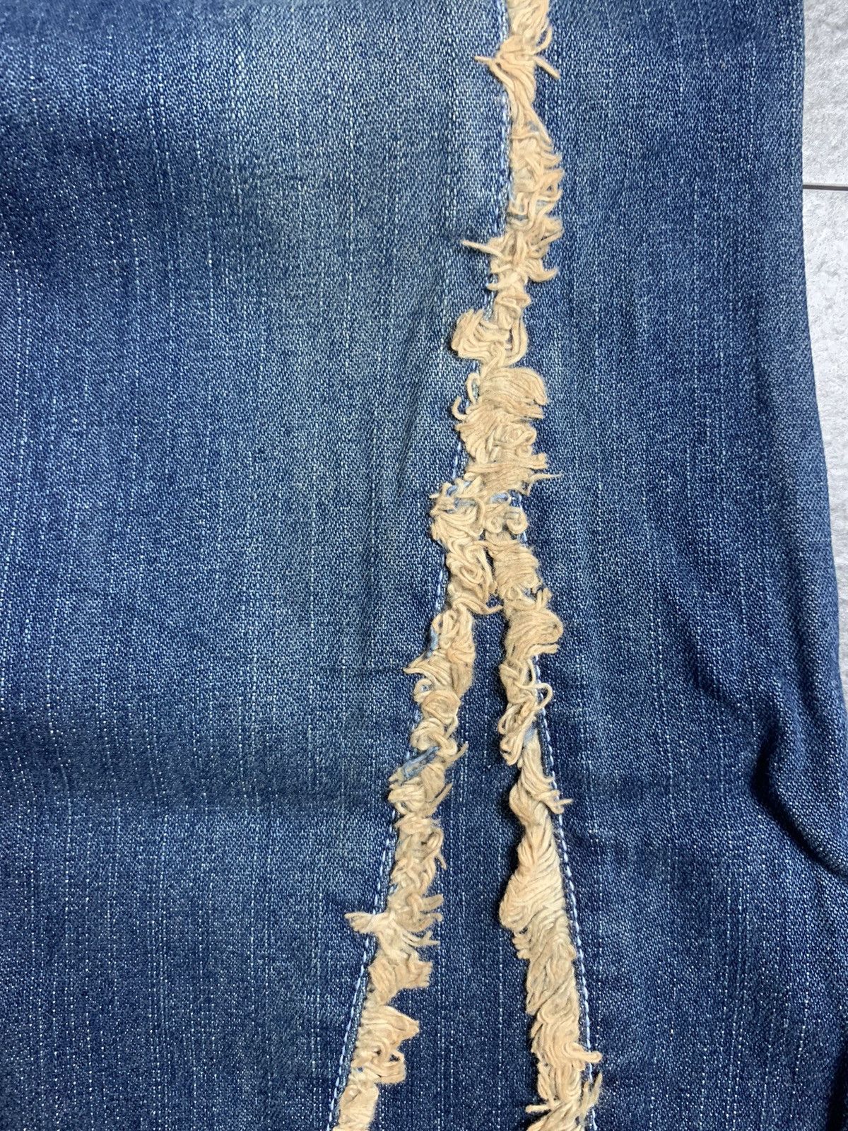 If Six Was Nine × Japanese Brand × Le Grande Bleu (L.G.B.) 2000s Japanese Brand Frayed-seam Super Flared Jeans Size US 27 - 5 Thumbnail