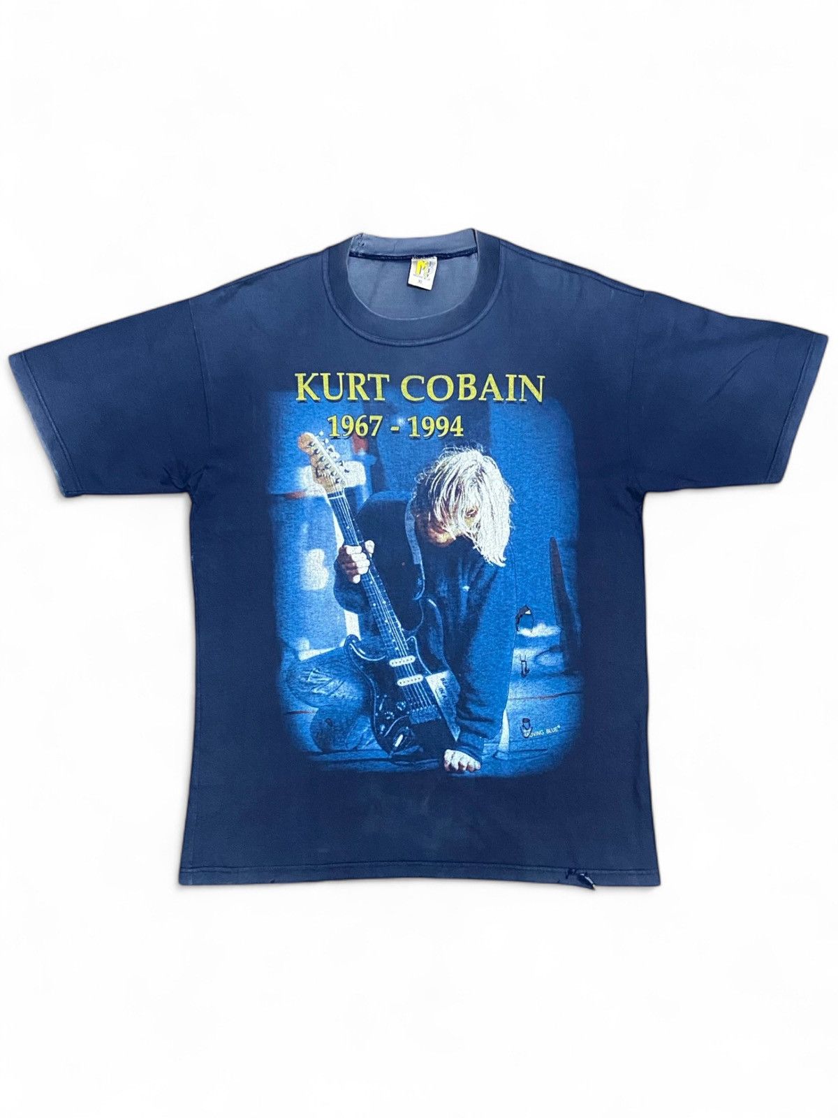 Nirvana Vintage Nirvana Kurt Cobain In Memorial 2000 Guitar Tshirt Size US L / EU 52-54 / 3 - 1 Thumbnail