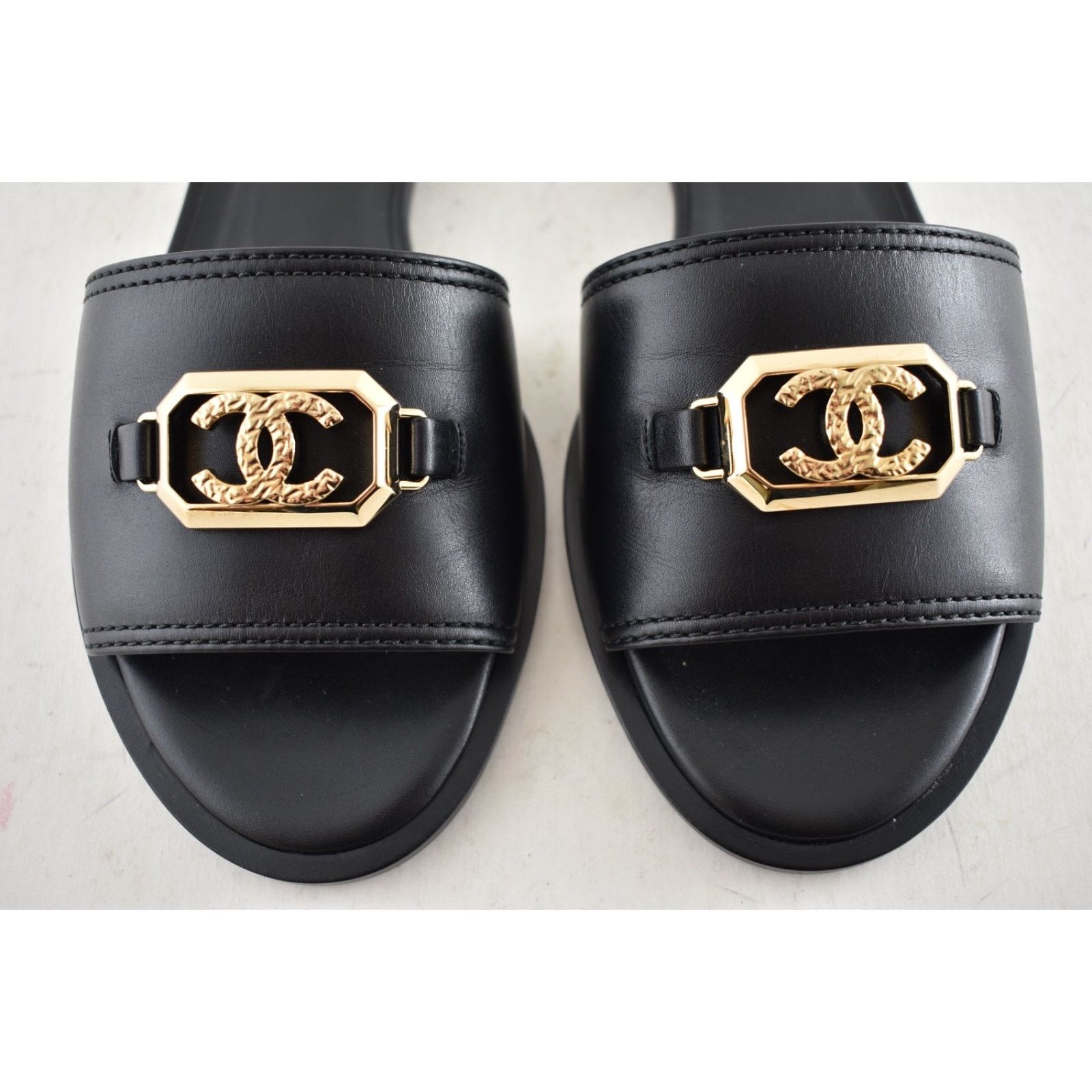 Chanel Chanel Black Shiny Calfskin Gold CC Mule Slides Sandals 38 Size US 8 / IT 38 - 6 Thumbnail