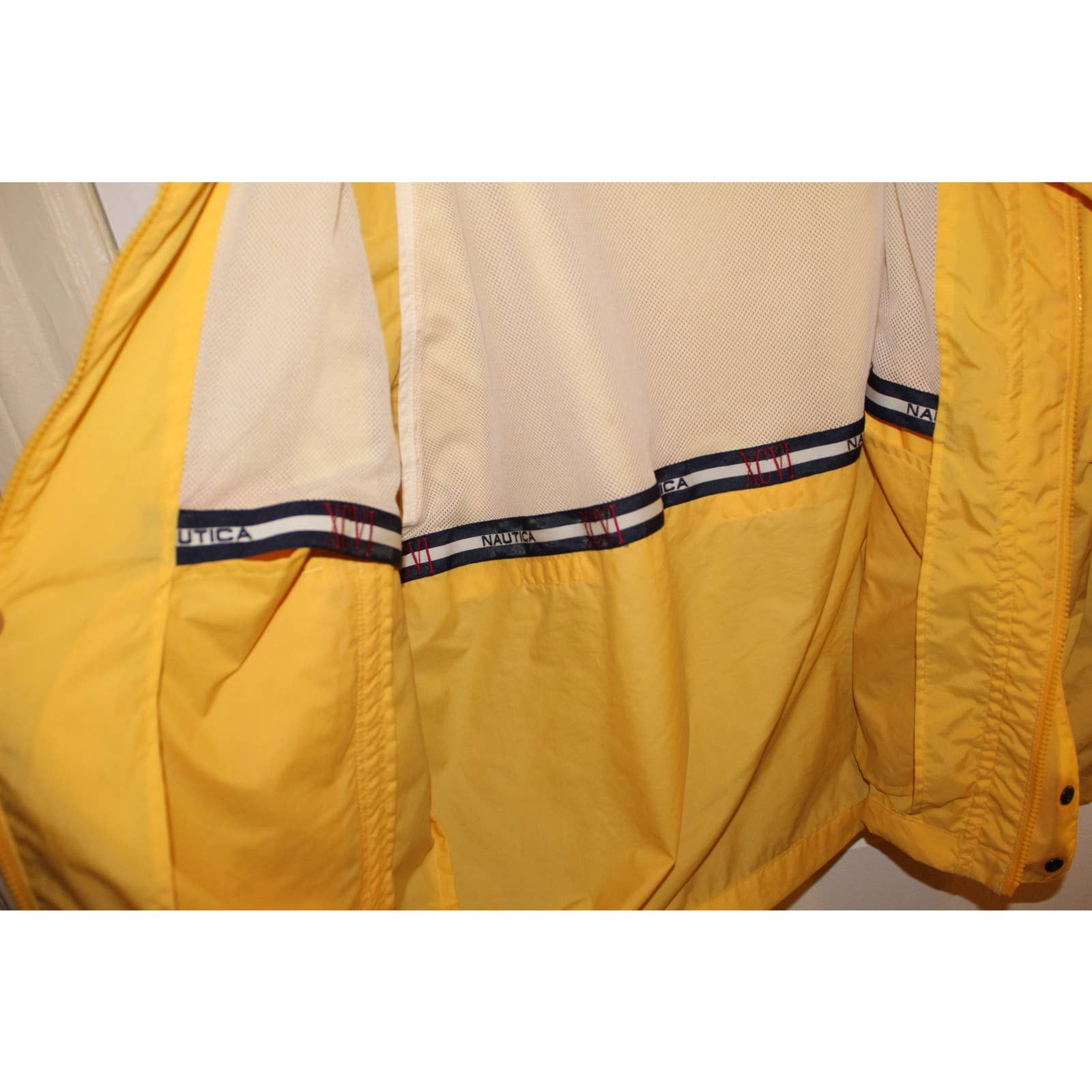 ⛵ VINTAGE NAUTICA WINDBREAKER