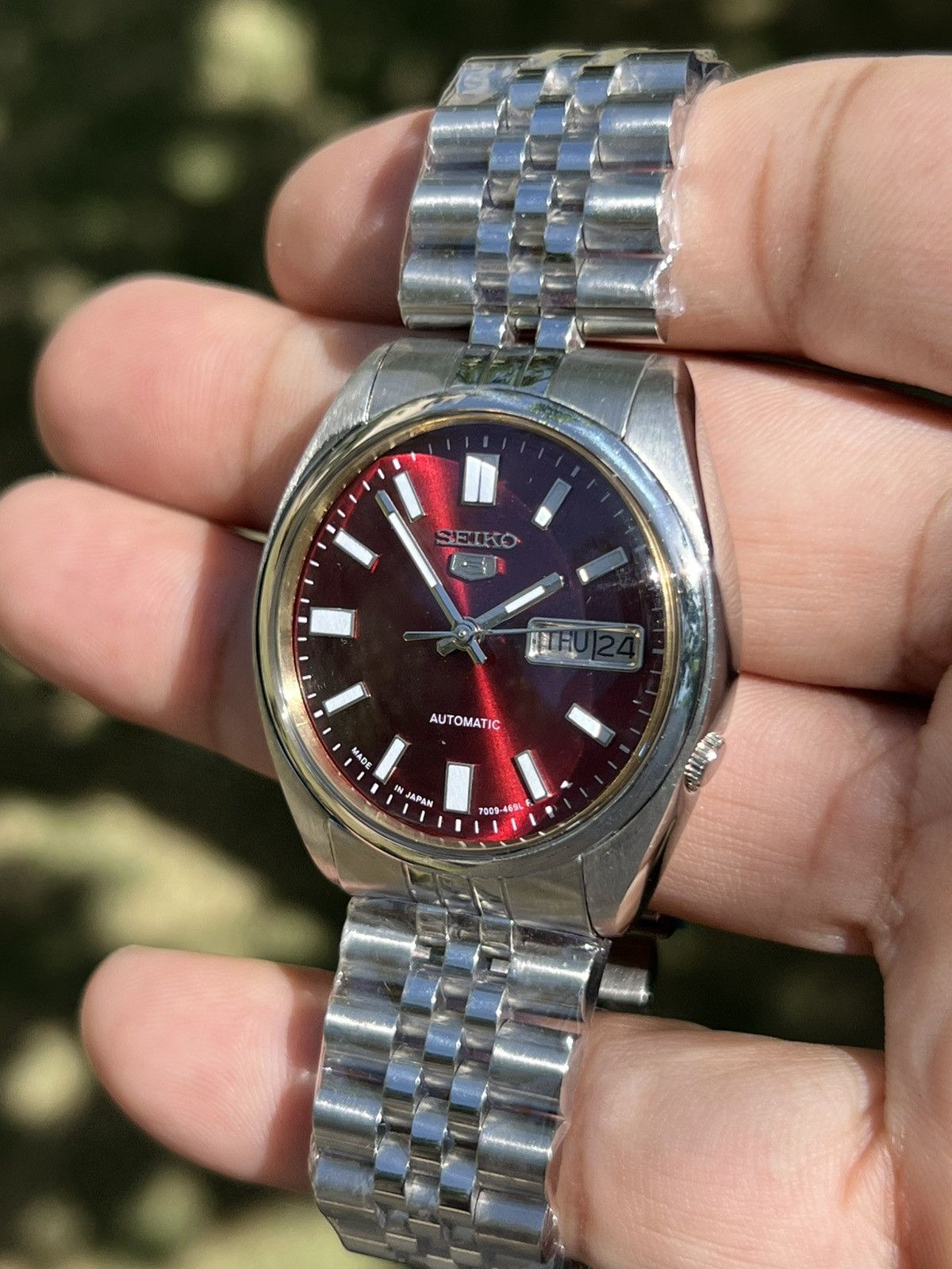 Seiko Seiko 5 Automatic Baton Dial Wrist Watch Day/Date Japan Size 36 - 2 Thumbnail