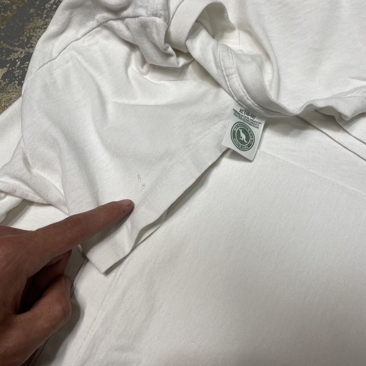Vintage Vintage White V Neck Blank 80s Single Stitch Tshirt Size US XL / EU 56 / 4 - 5 Thumbnail