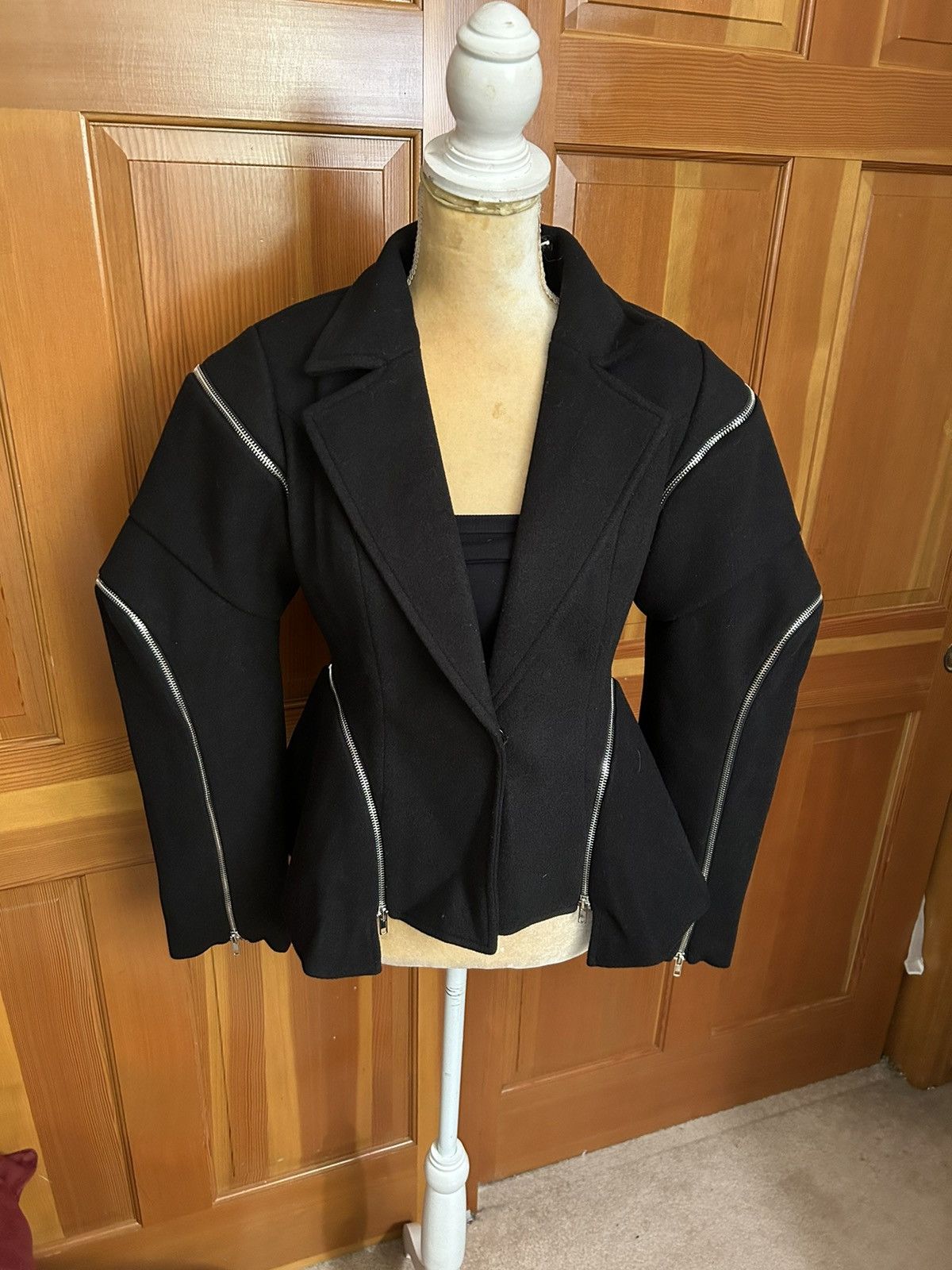 Designer × Other NWT, Lavishly Paris Designer Black Spliced Zipper Jacket. Size M / US 6-8 / IT 42-44 - 12 Thumbnail