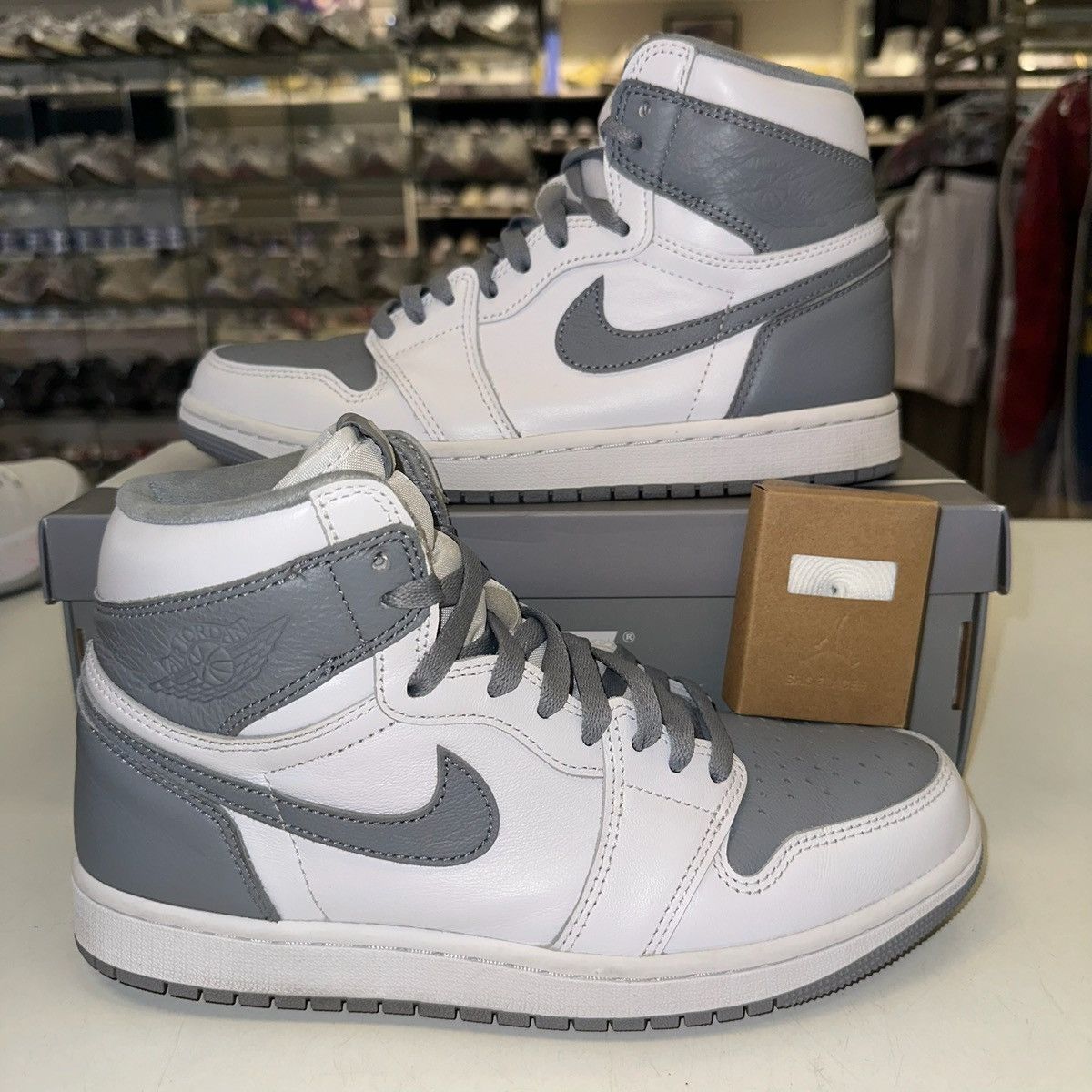 Jordan Brand × Nike Size 8 - Jordan 1 Retro High OG Stealth Size US 8 / EU 41 - 1 Thumbnail