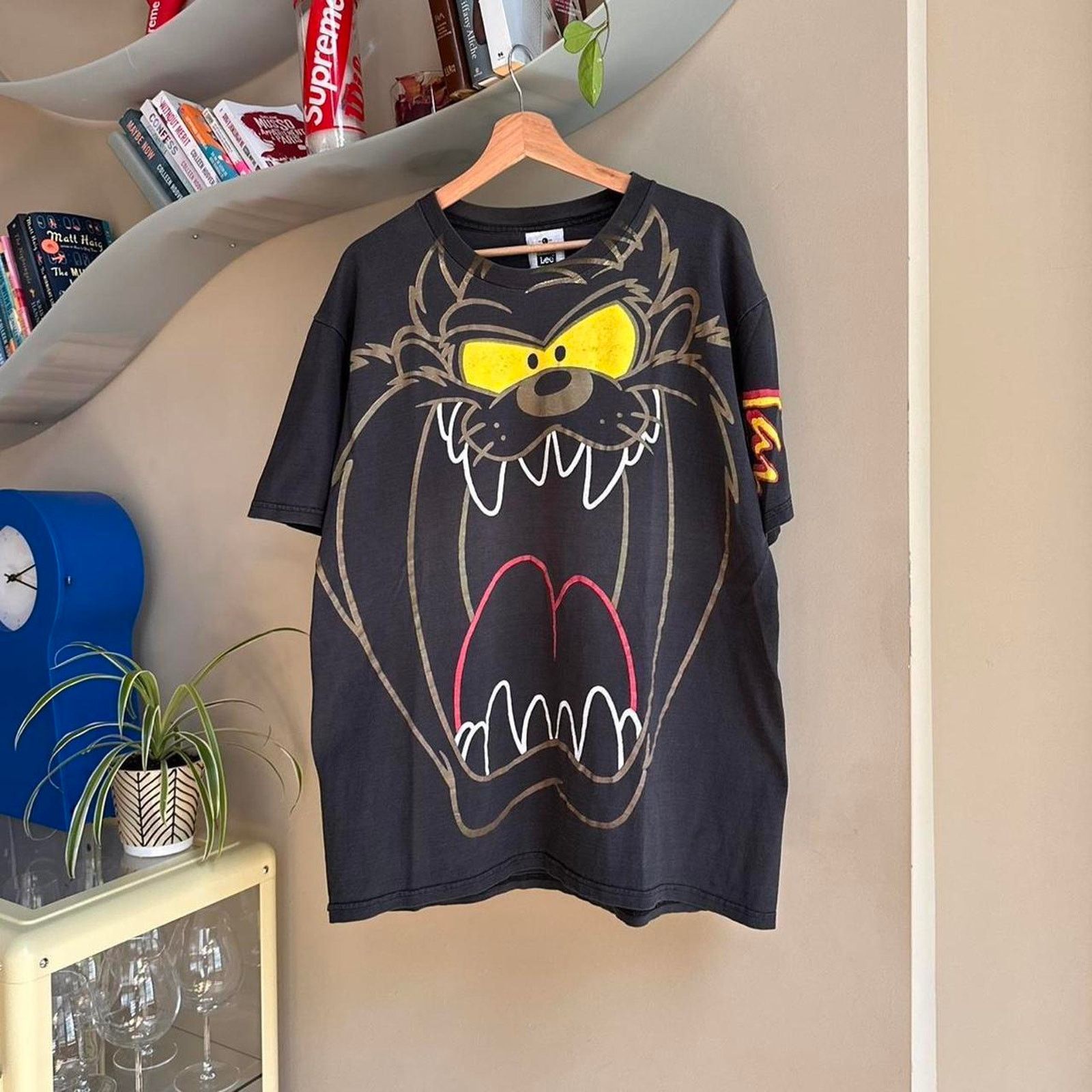 Vintage Vintage 1992 Taz Looney Tunes AOP Shirt SizeL Size US L / EU 52-54 / 3 - 1 Thumbnail